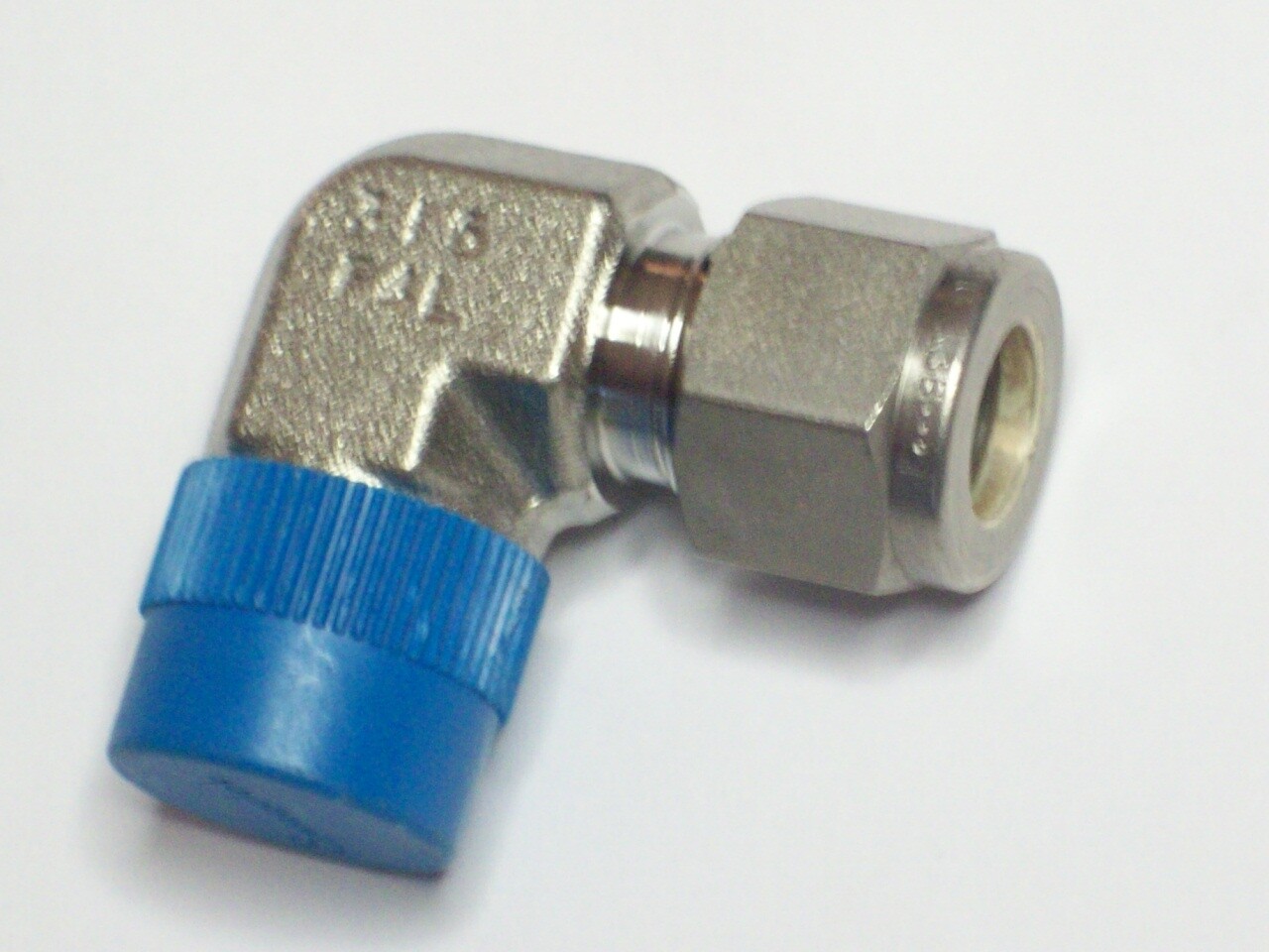 1- Swagelok Stainless Steel Elbow Fitting, 3/8″ Tube x 3/8″ Male NPT, SS-600-2-6