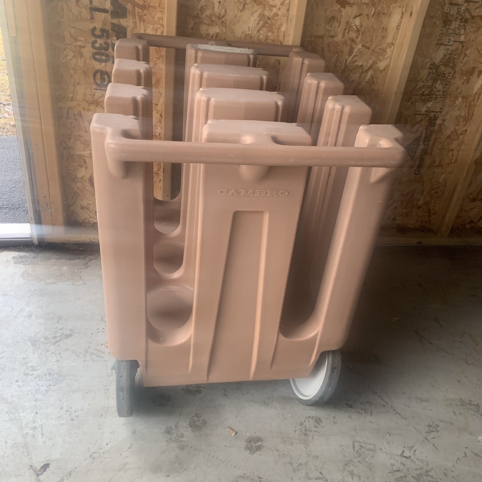 Cambro Plate Carrier Cart – Dish Caddy – Dishes Cart – Tan 6 Plate Holders