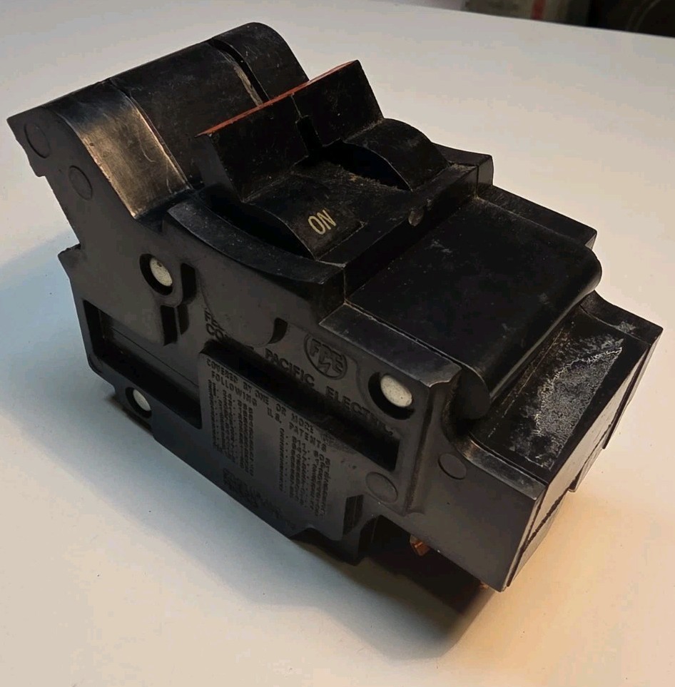 Federal Pacific CTL Type NA 2 Pole 100 Amp Stab Lok Circuit Breaker – Small Chip