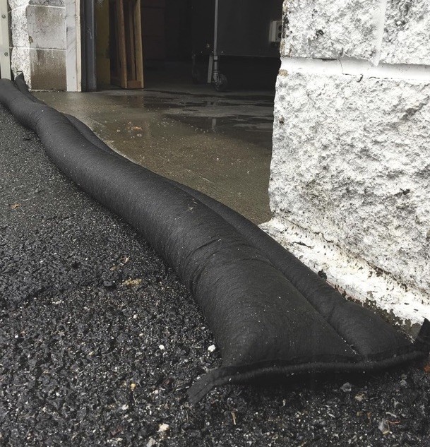 8 Packs Quick Dam Flood Barrier 10Ft x 1Ft Flood Protection Barriers Reusable