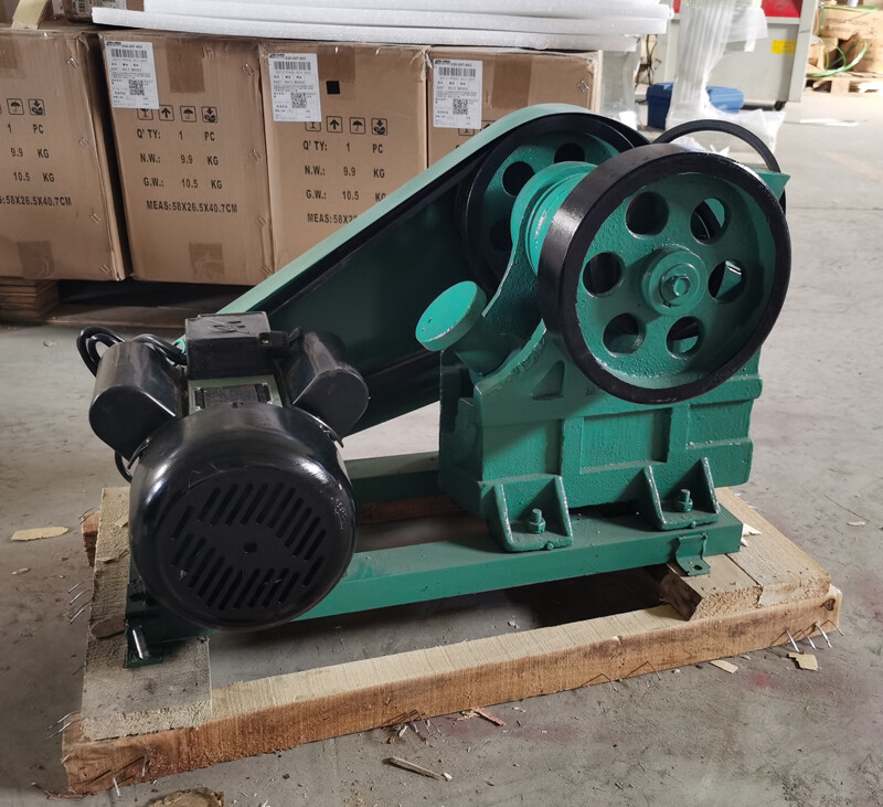 INTBUYING®220V Mini Jaw Crusher Feeding Inlet 2.16″,1400 RPM,250kg/h Crusher