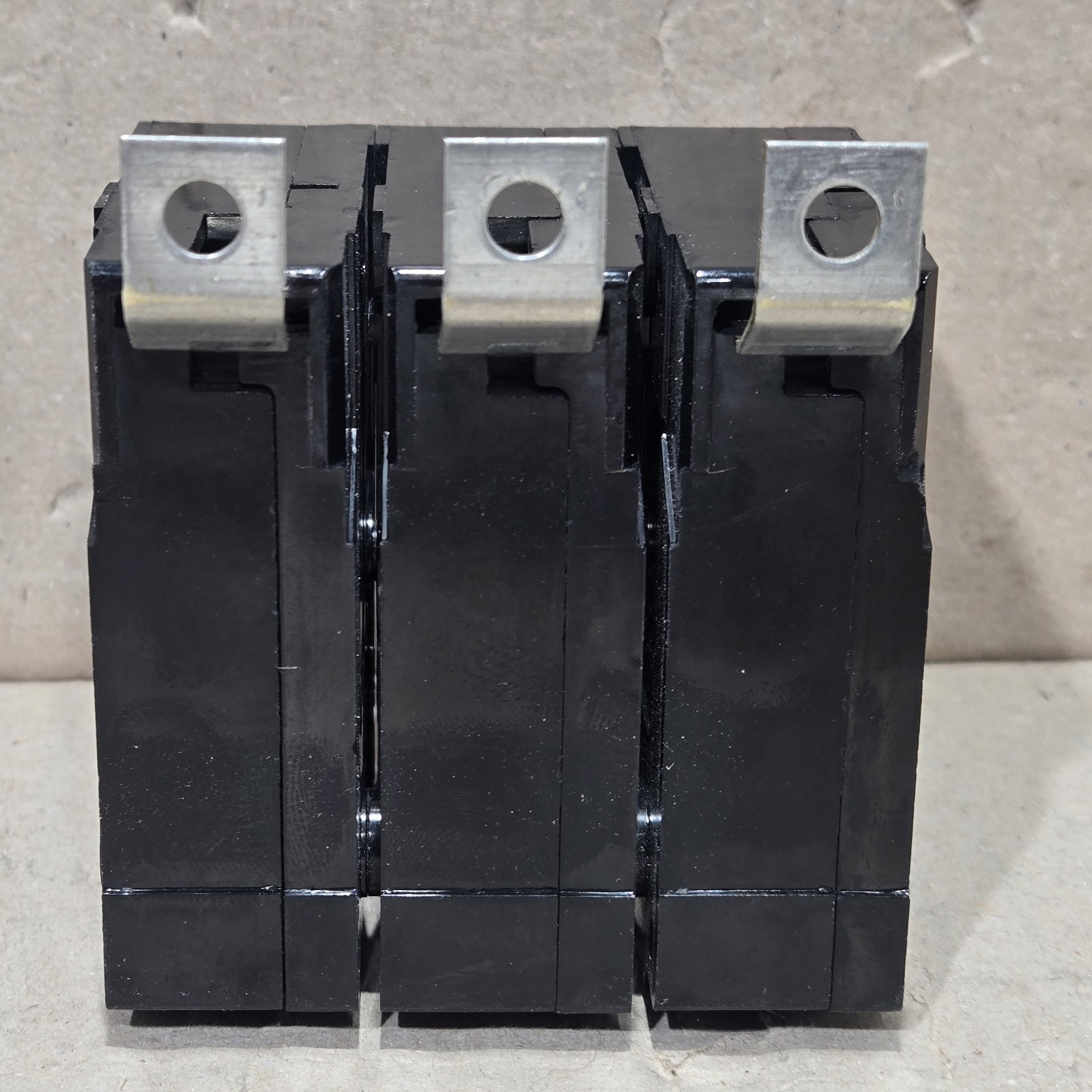 NEW EATON CUTLER HAMMER BAB3020H Circuit Breaker 3 POLE 20 AMP
