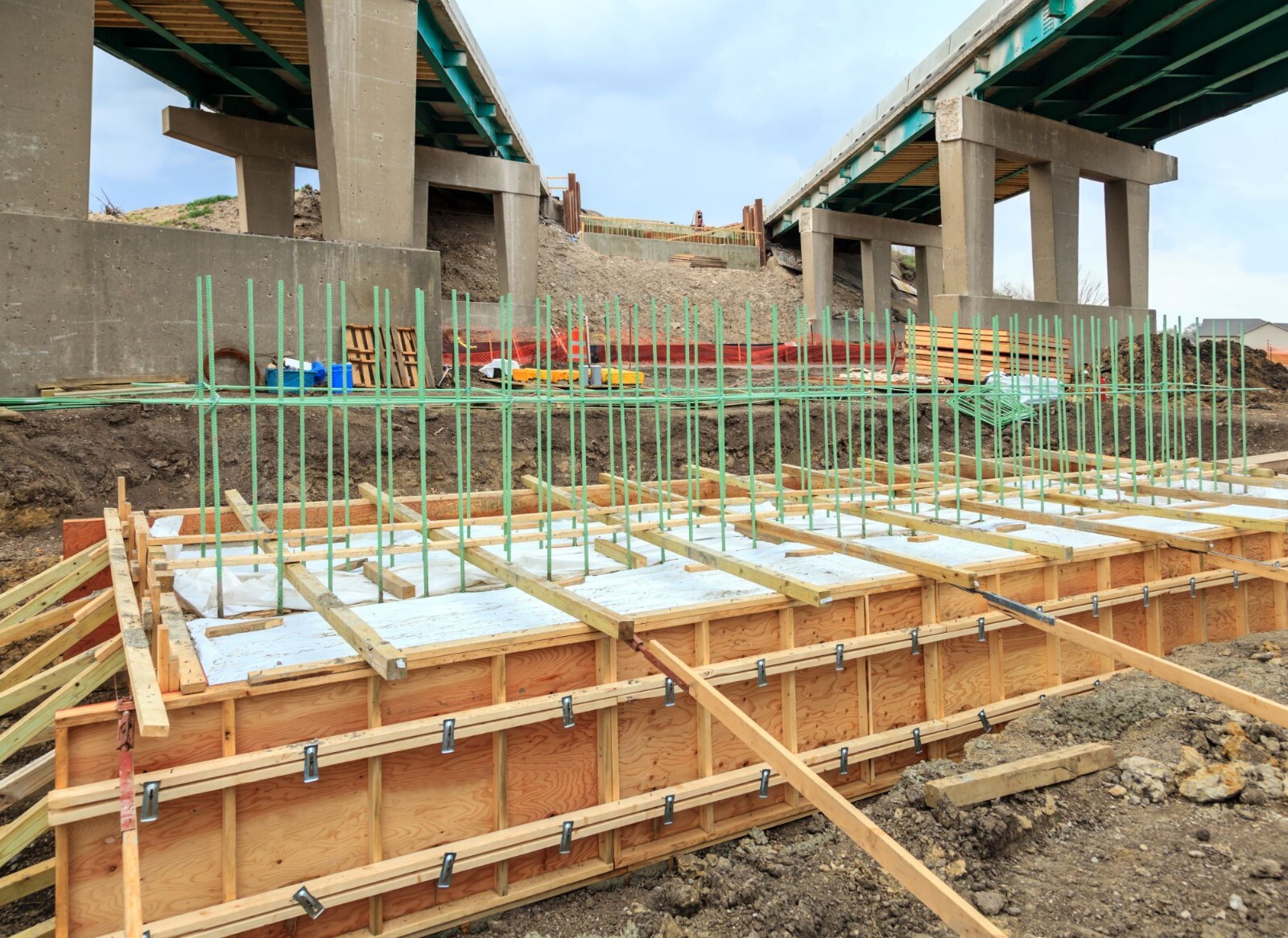 Sandbaggy Galvanized Steel Snap Tie Wedges (2 ⅜” x 6 ⅛”) for Concrete Formwork