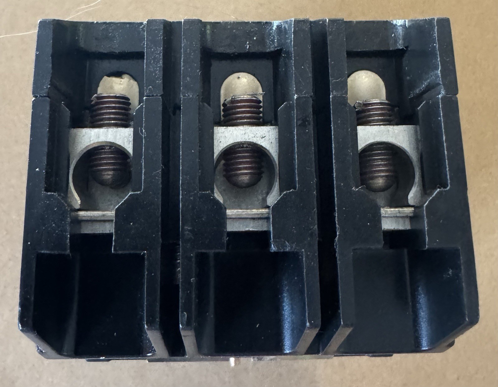 GE TEY330 CIRCUIT BREAKER, 480/277-VOLT, 3-POLE, 30-AMP, BRK / TEY FRAME