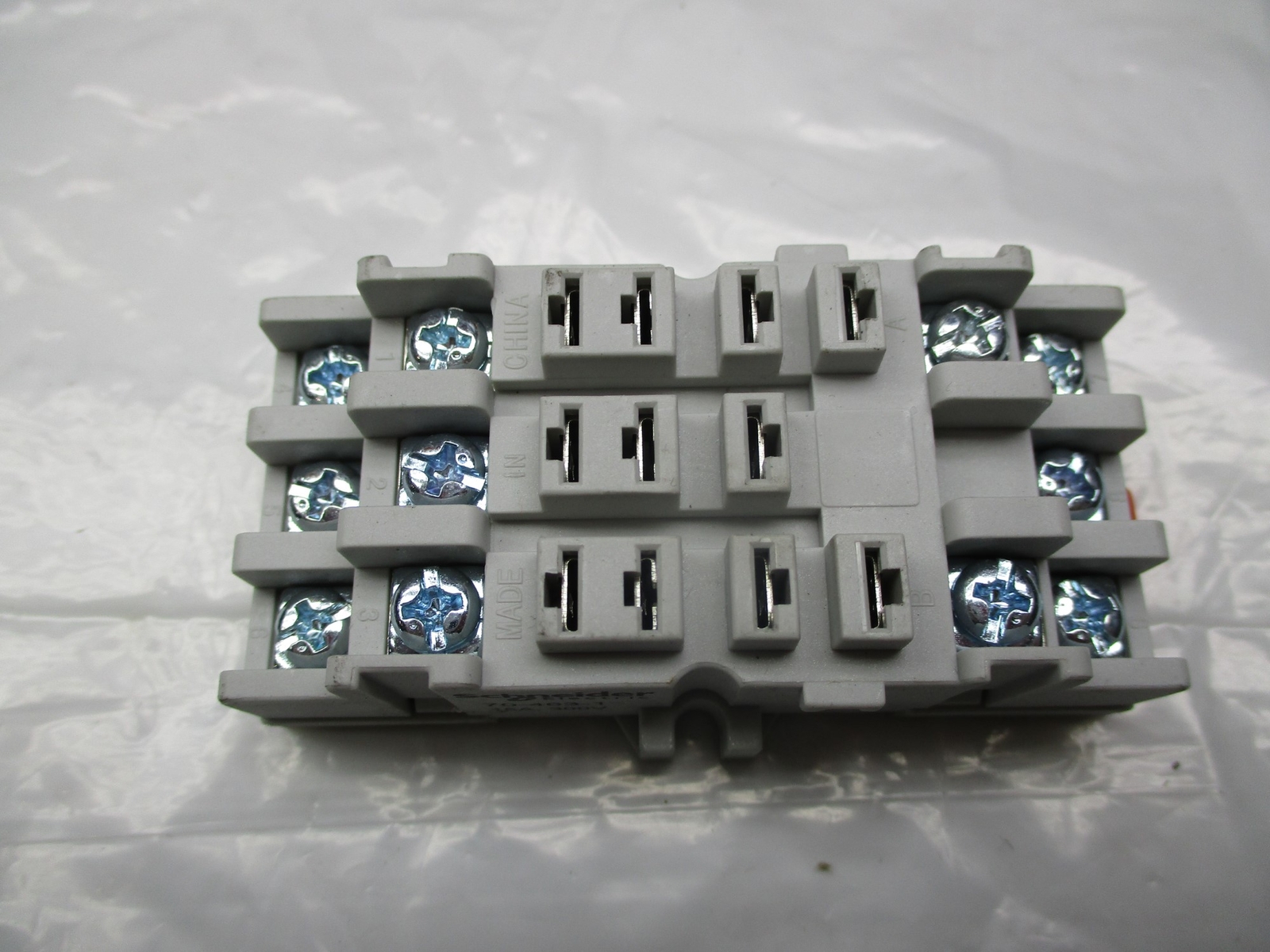 SCHNEIDER ELECTRIC 70-463-1 RELAY BASE NSNP 2822