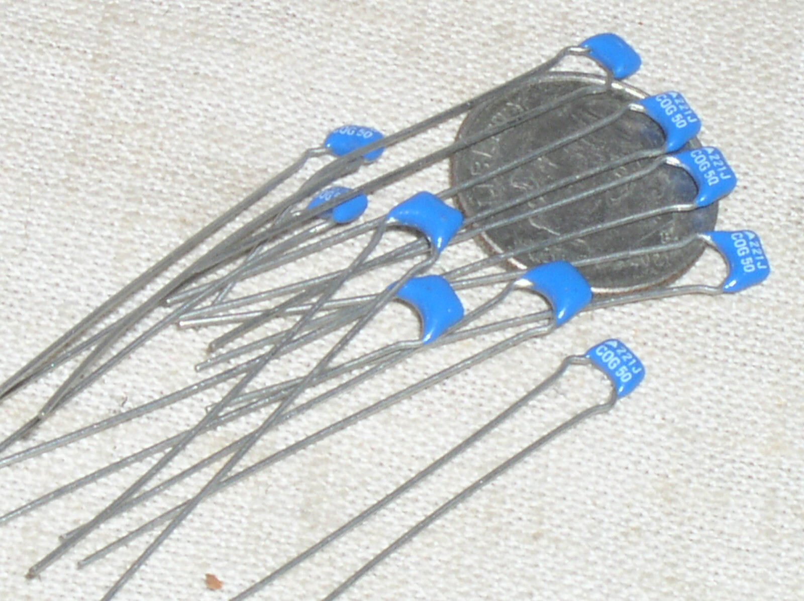 10 NEW C0G COG NP0 NPO RADIAL CERAMIC CAPACITOR .00022 UF MFD 220PF 50V 221 USA