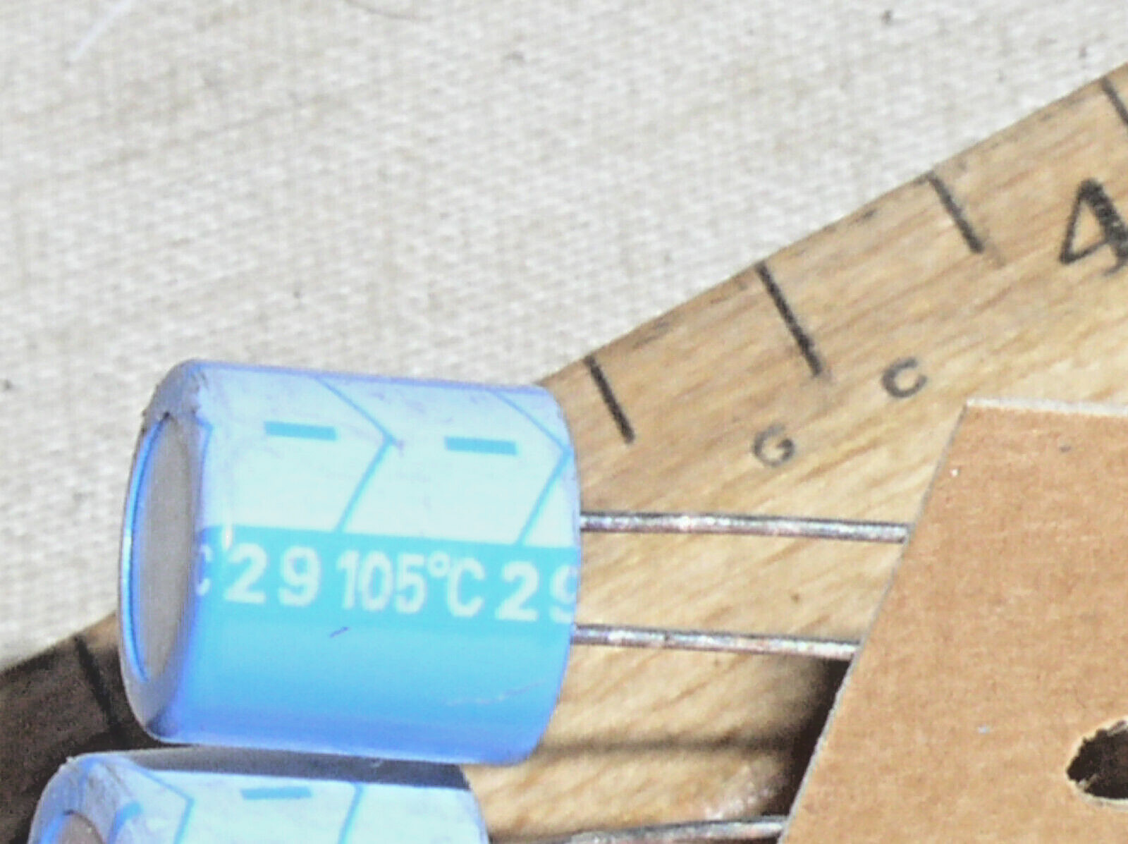 4 SPRAGUE 220UF/10V 220 MFD 10 V RADIAL ORGANIC ELECTROLYTE CAPACITOR CAP 105*
