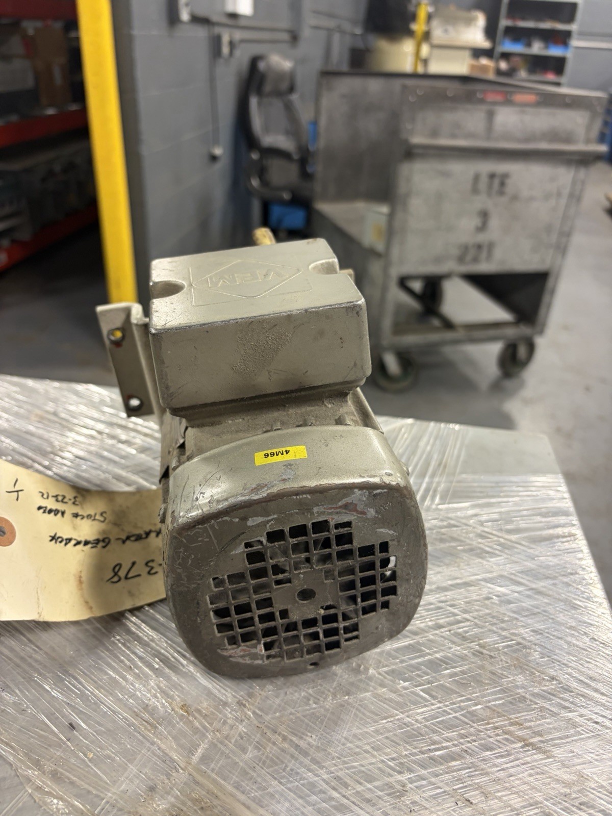 Vem K21R 63 K 4 0.12kW 0.14kW 60Hz 230/400V 275/480V B14K Ac Motor USED