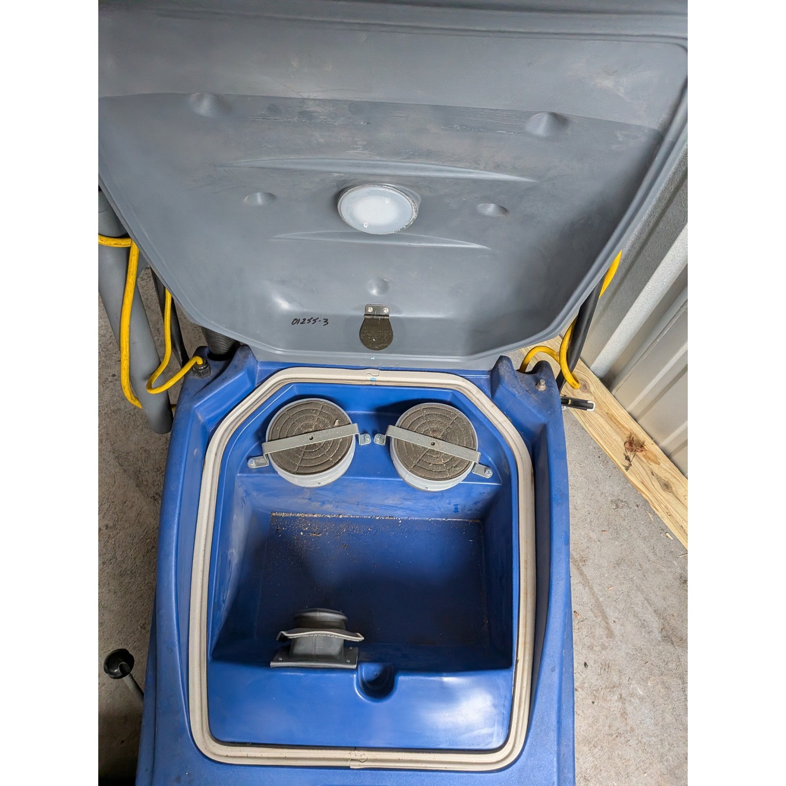 Windsor Wave Wide Area Vacuum 28 Inch Commercial Industrial Carpet Cleaner Blue