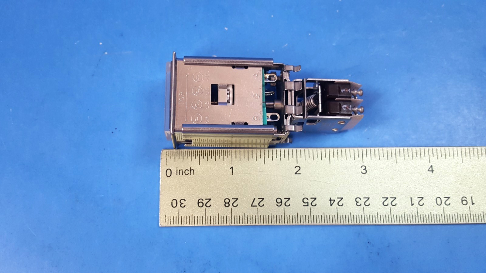 Indicating Switch, EATON, DPDT, 10EA1C1F10J2L(W)N1R1V12MANUAL, w/microswitch