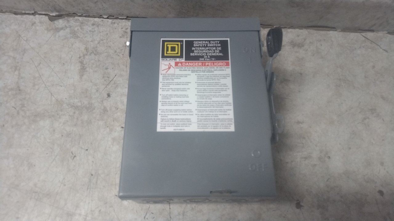 Square D D221NRB 240VAC 30 Amps Standard Duty Fusible Safety Switch