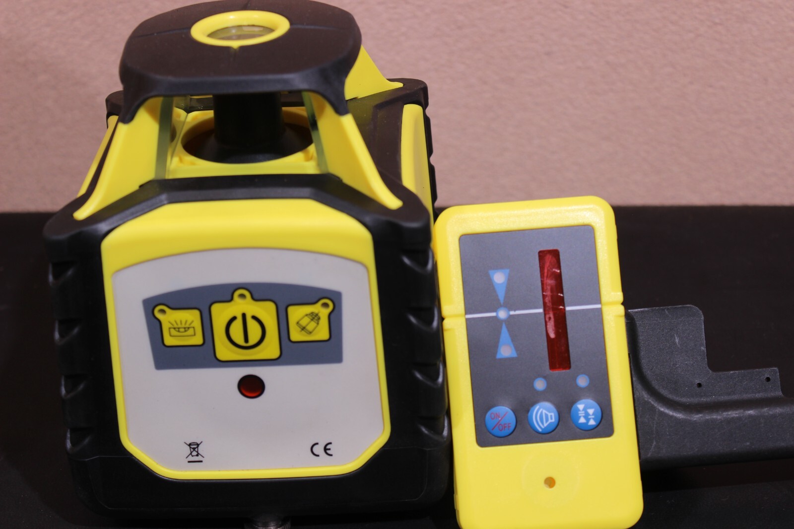 Horizontal Vertical Red Beam Rotary Laser Level with Receiver and Remote