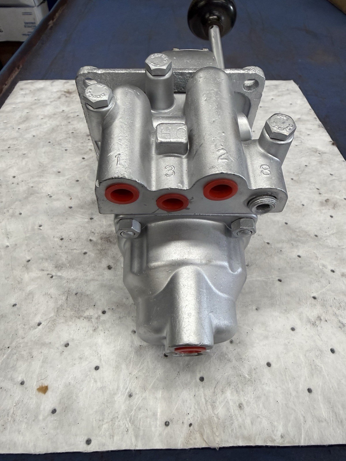 Rexroth HC-2-X Manual Air Control Valve 125 psi 1/4 in NPT Ports