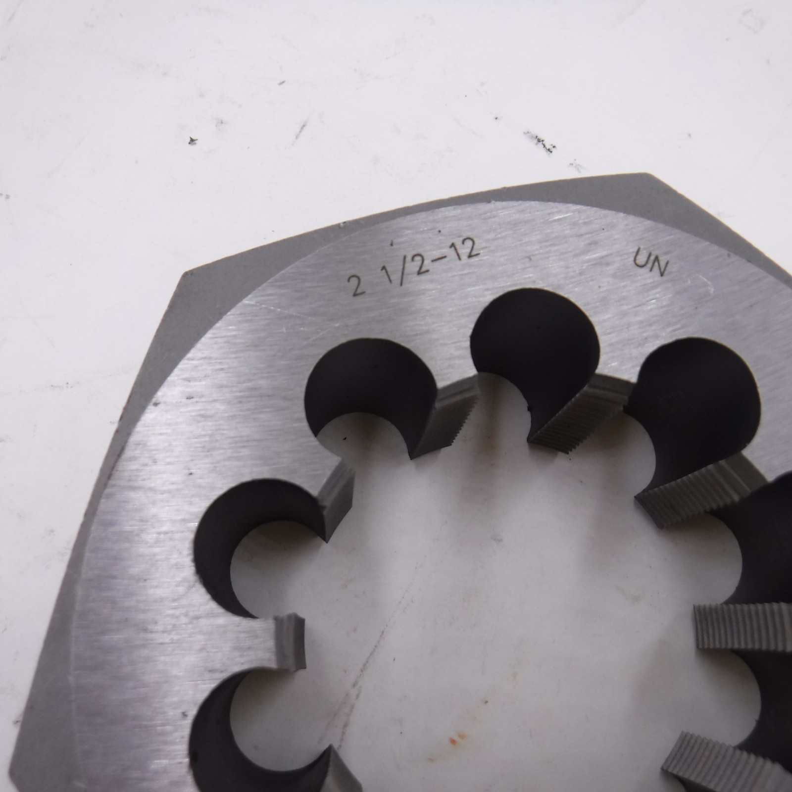 2-1/2″-12 UNS RH Threading Die 4-1/2″ Hex OD Carbon Steel 1-1/2″ Thick