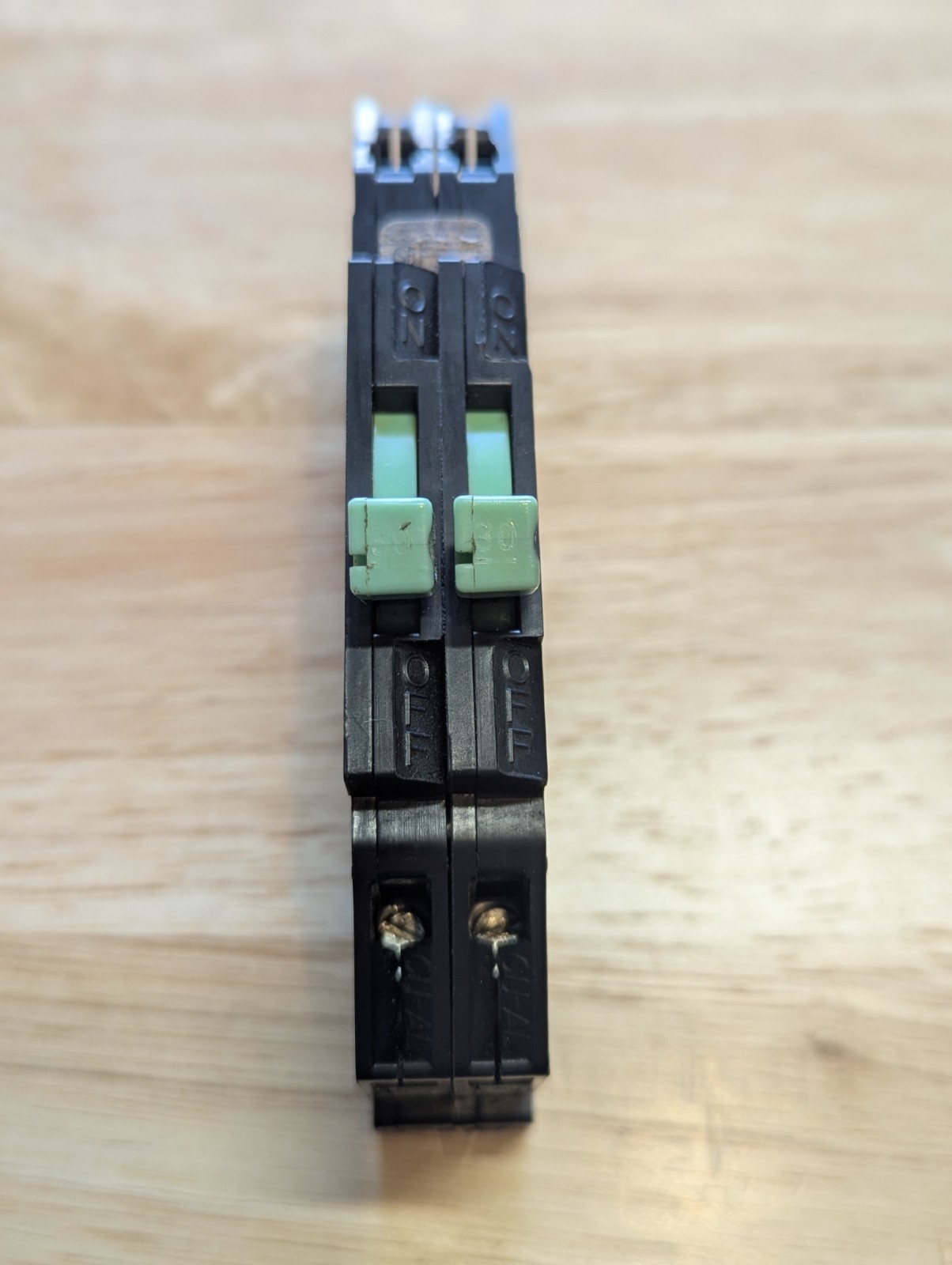 R3830 Zinsco 30 Amp 120 Volt 30/30 Tandem Circuit Breaker. 2-30 Amp 120V Circuit