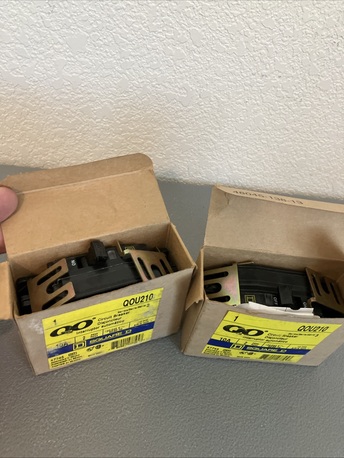 LOT OF 2 SQUARE D CIRCUIT BREAKER QOU210 2 POLE 2P 10 A AMP – USED