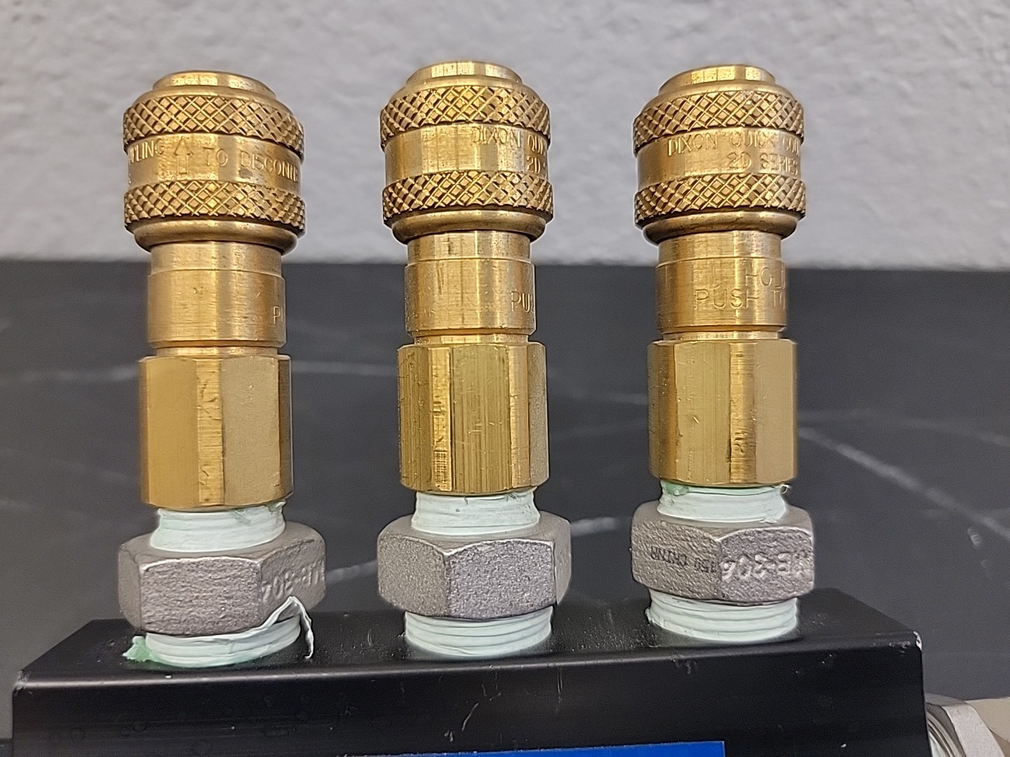 Unbrand Heavy Duty Air Manifolds 6 Valves Air MEOP 110 PSI W/ Dixon Valves