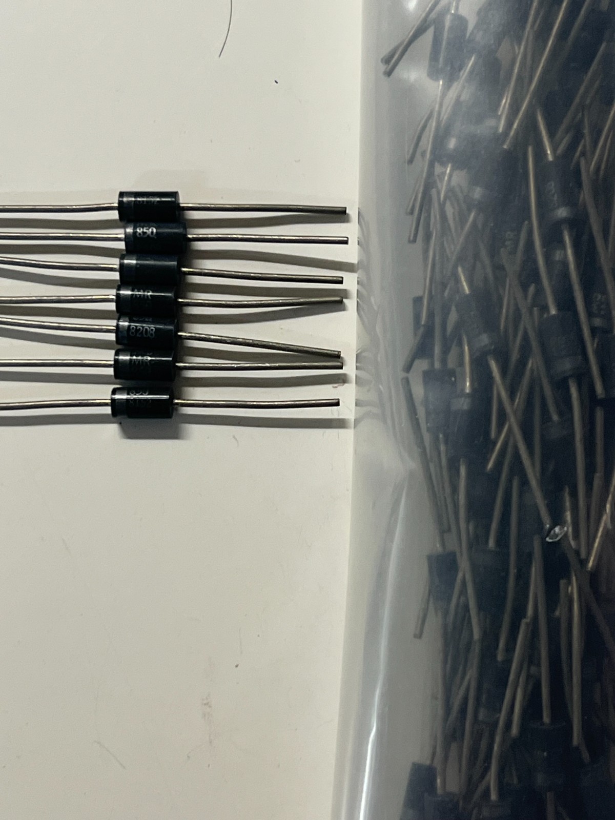 98pcs of MOTOROLA MR850 AXIAL LEAD FAST RECOVERY RECTIFIER 3A 50V, NOS.