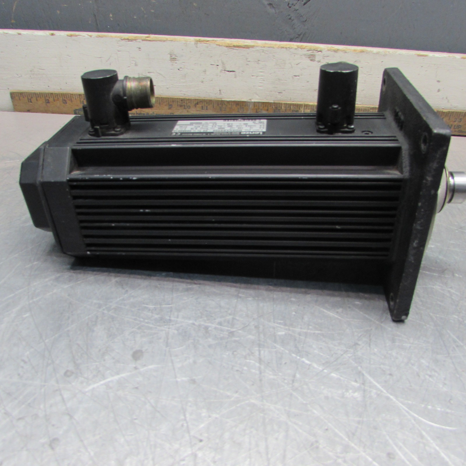Lenze MDSKABS056-22 , Servo Motor, 0.8kW/ 390V /3950rpm, TAKEOUT!MAKE OFFER!