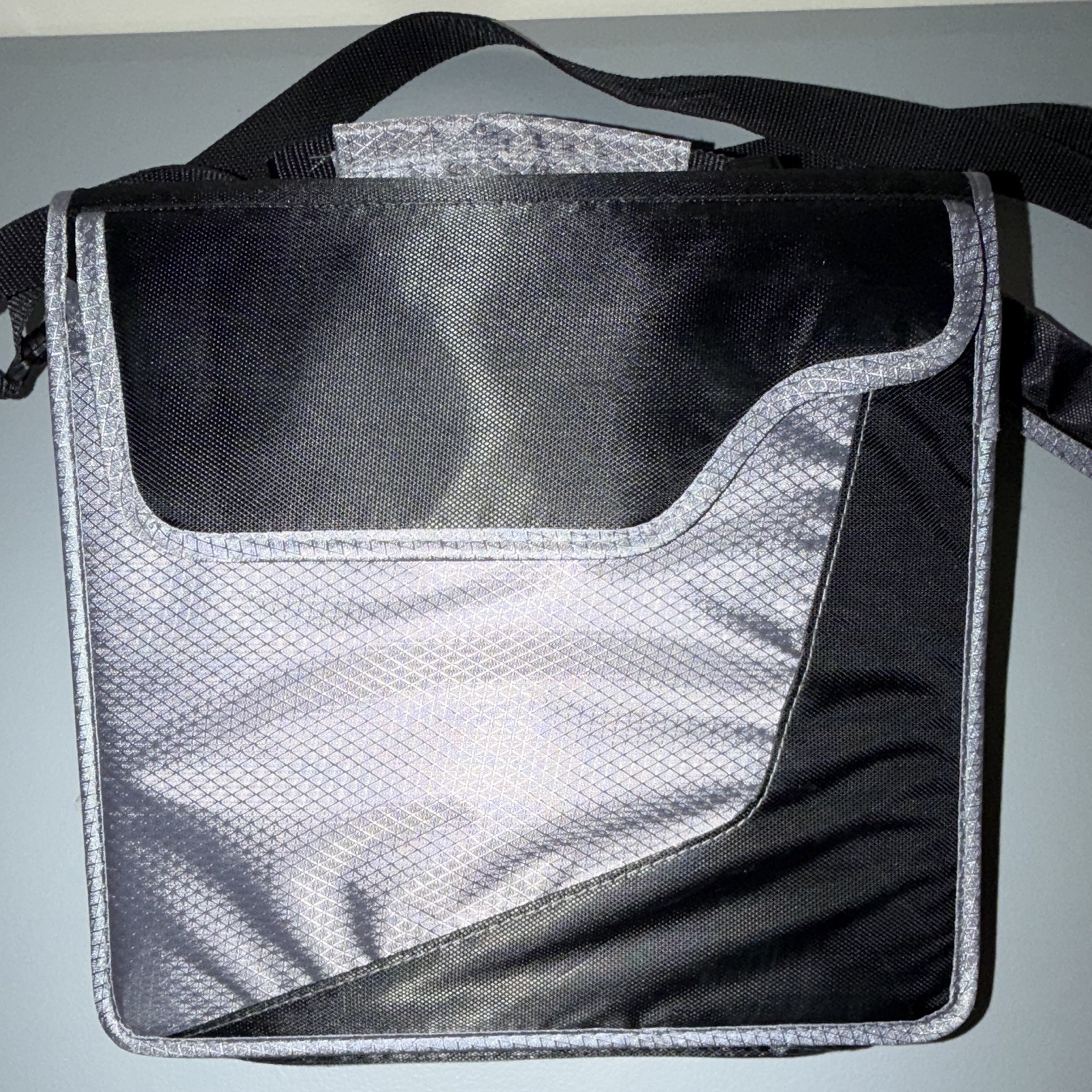 Five Star Daily Use Zipper Binder Black/Gray Nylon Strap, 3in Rings 850 Sheets