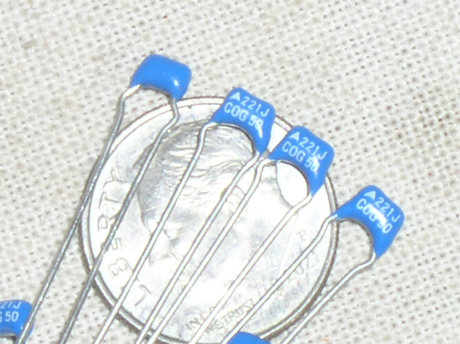 10 NEW C0G COG NP0 NPO RADIAL CERAMIC CAPACITOR .00022 UF MFD 220PF 50V 221 USA