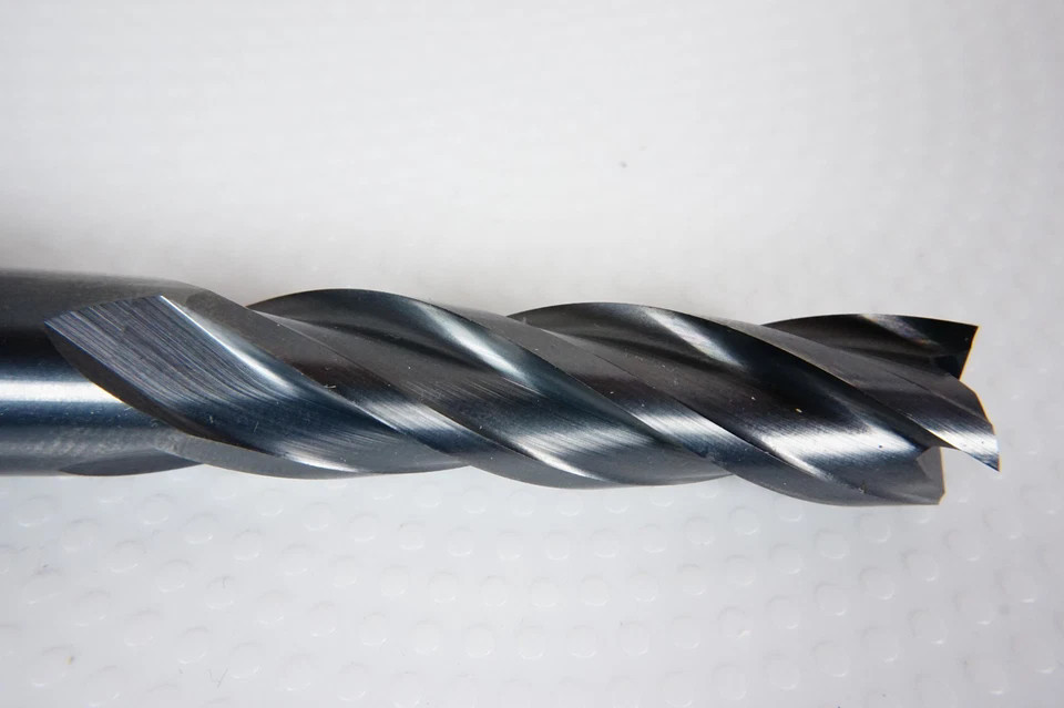4 Flute 5/8″ x 2-1/4″ x 5″ Variable Helix Solid Carbide End Mill – TiALN