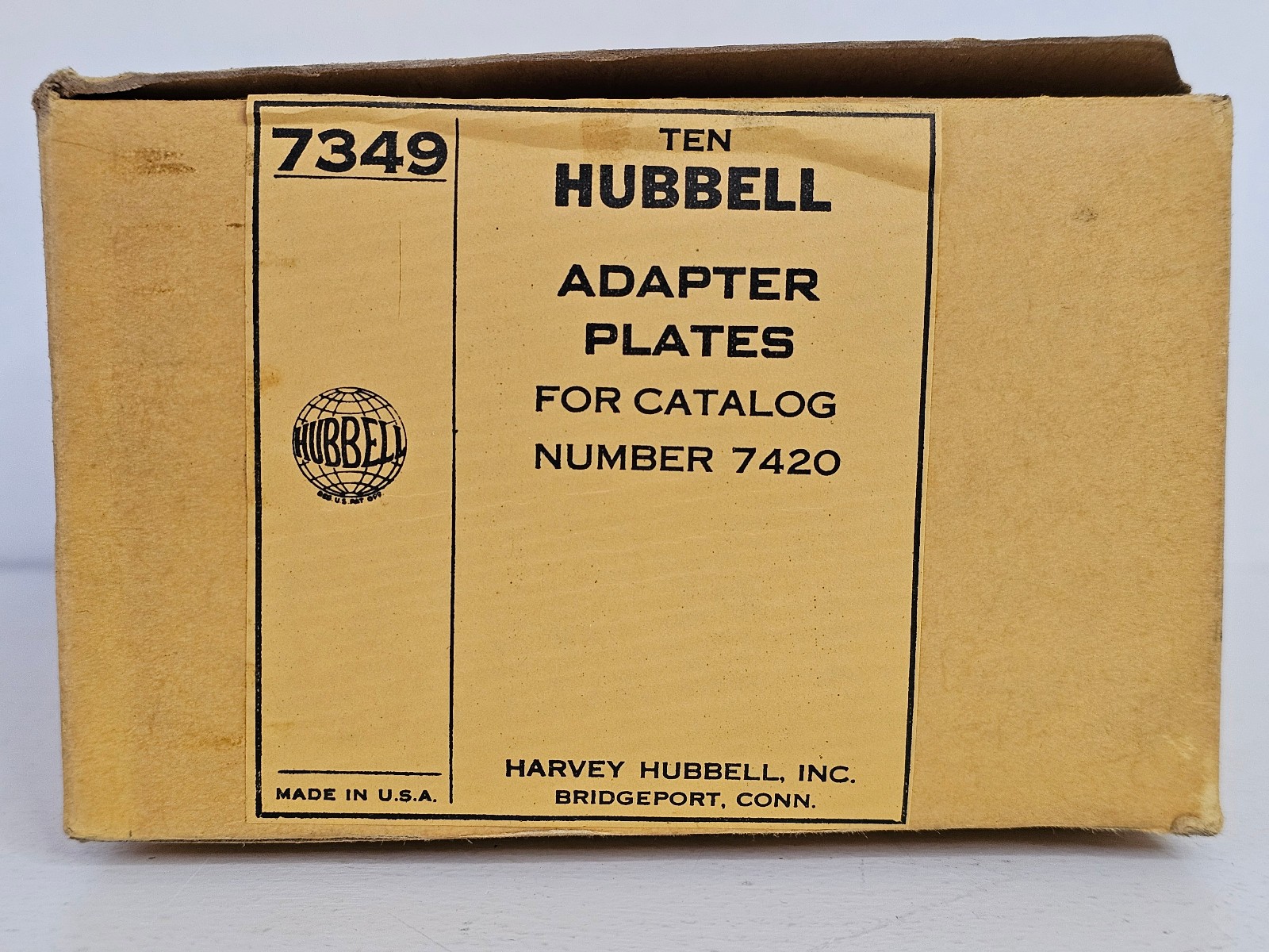 Ten Hubbell 7439 Adapter Plates 4 1/4″X 2 1/2″ W/Gasket, Mounting Screws NOS