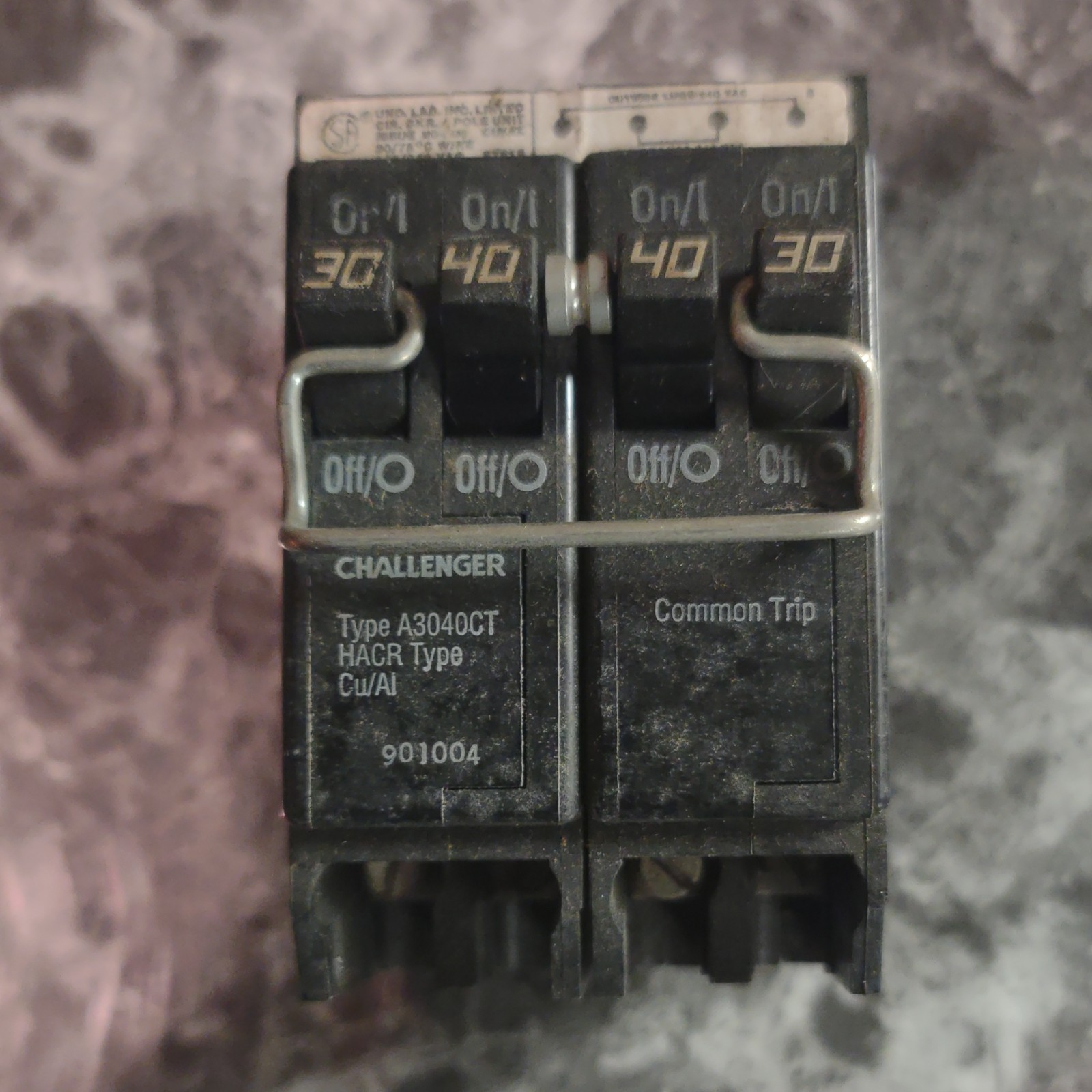 Challenger Tandem Circuit Breaker 30/40A 2-Pole Common Trip Black