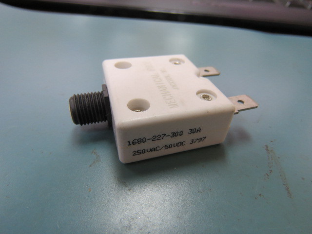 MECHANICAL PRODUCTS INC. 1680-227-300 Qty of 10 per Lot CIRCUIT BREAKER 30A UL