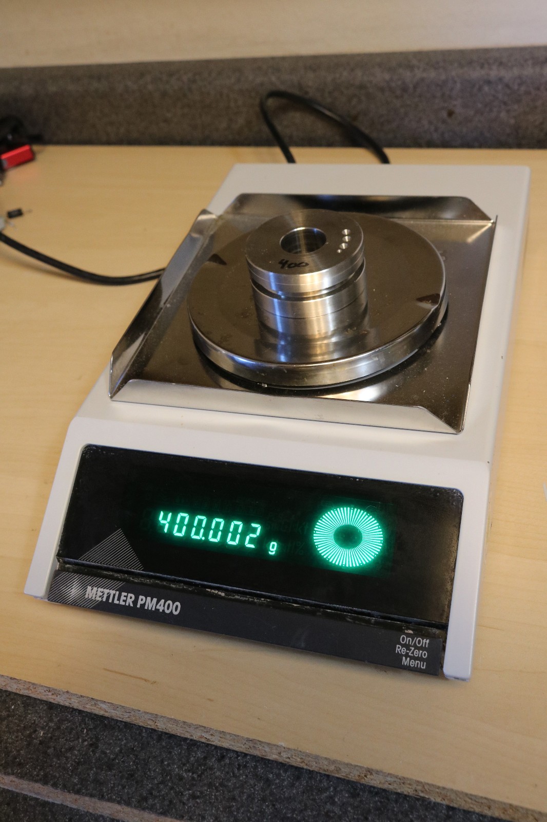 Mettler PM400 milligram balance .001g readability
