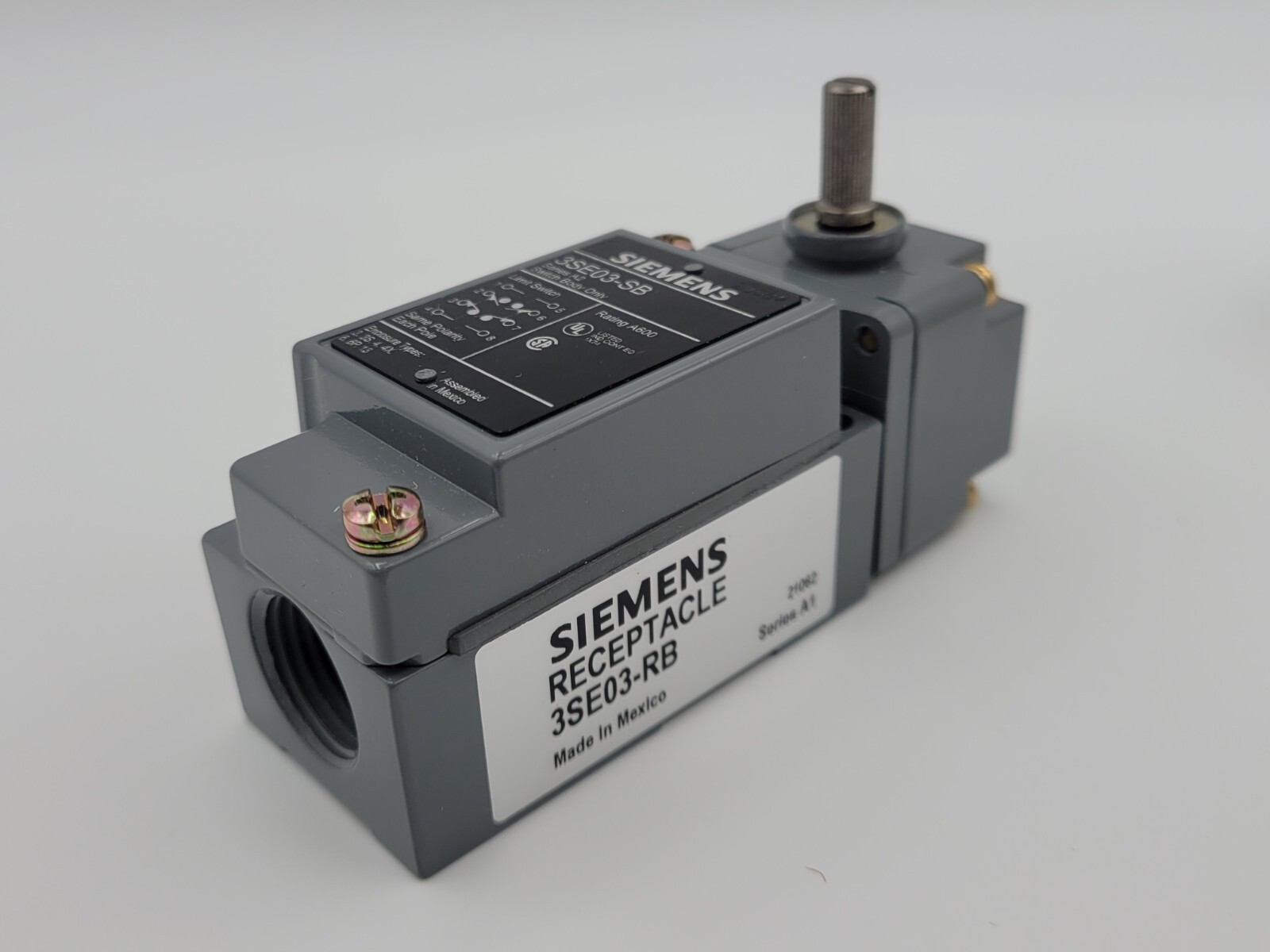 Siemens 3SE03-BR1 Limit Switch Side Rotary Plug-In Mount 2NO/2NC 6 Amp 120VAC