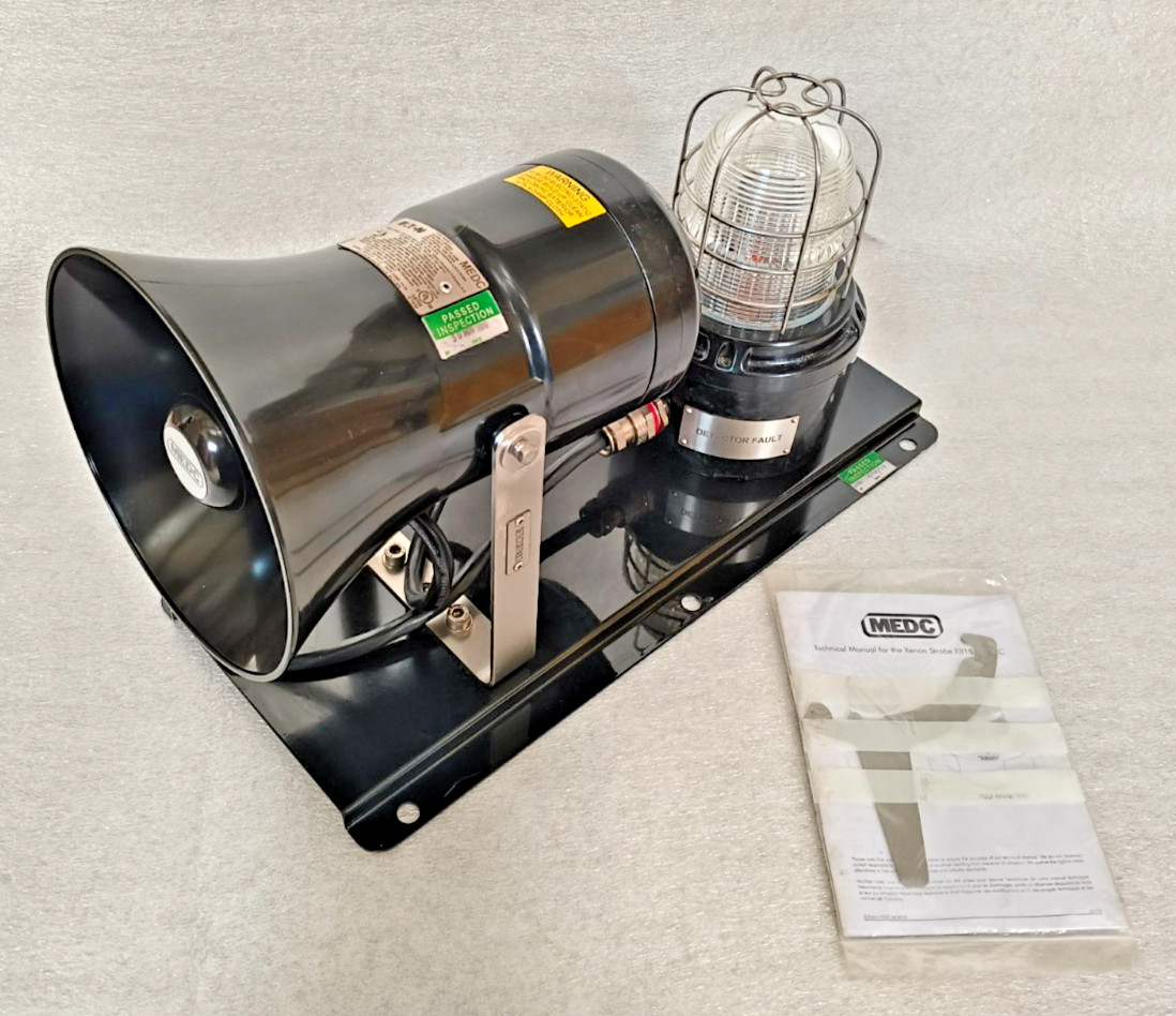 Set of EATON MEDC Audible Signal DB3B-G & Visual Signal XB15 *NEW*