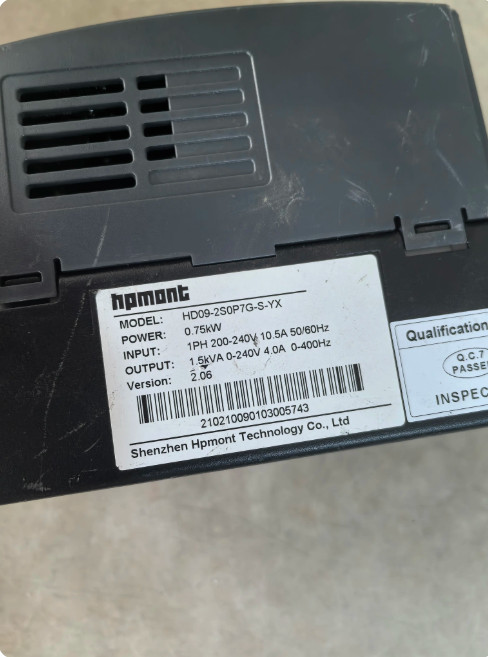 1Pcs Used HD09-2S0P7G-S-YX 0.75KW 220V inverter