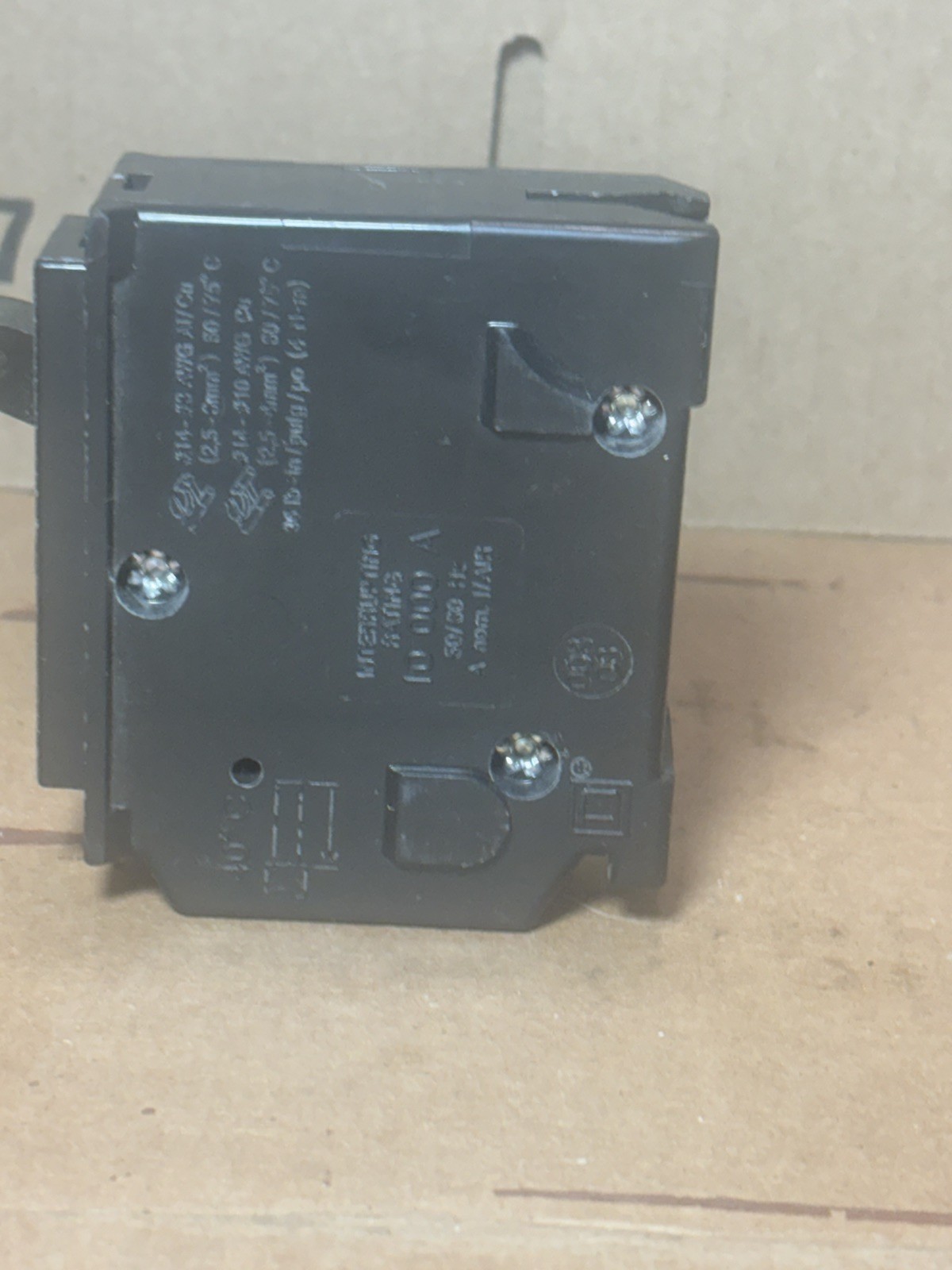 Homeline 30 Amp Single-Pole Circuit Breaker(Hom130Cp)