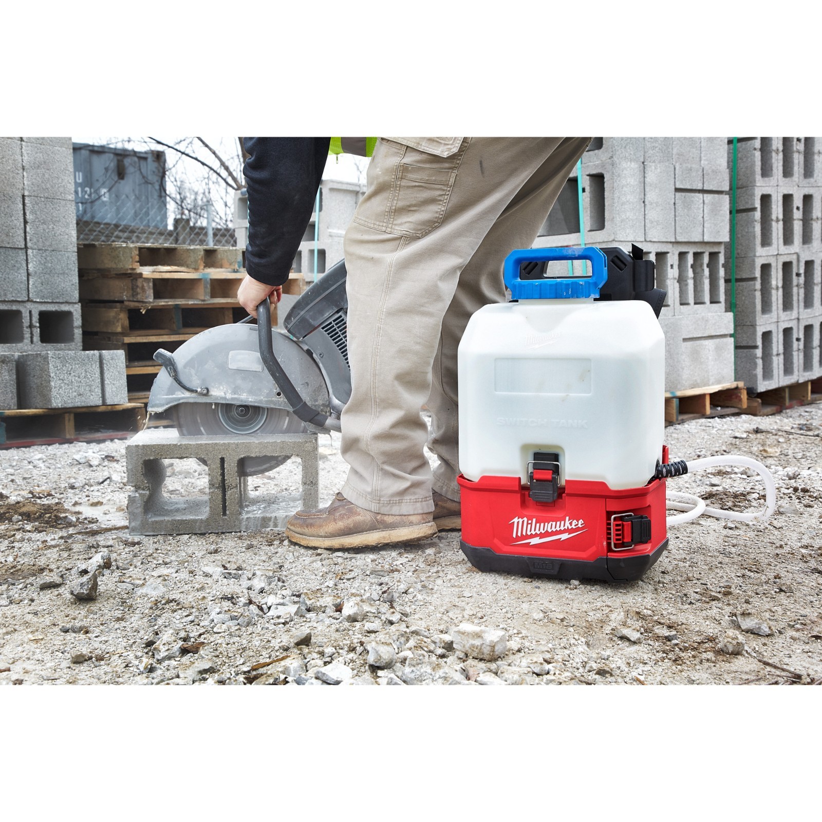 Milwaukee 2820-21WS M18 4-Gallon Backpack Water Supply Kit Battery& Charger