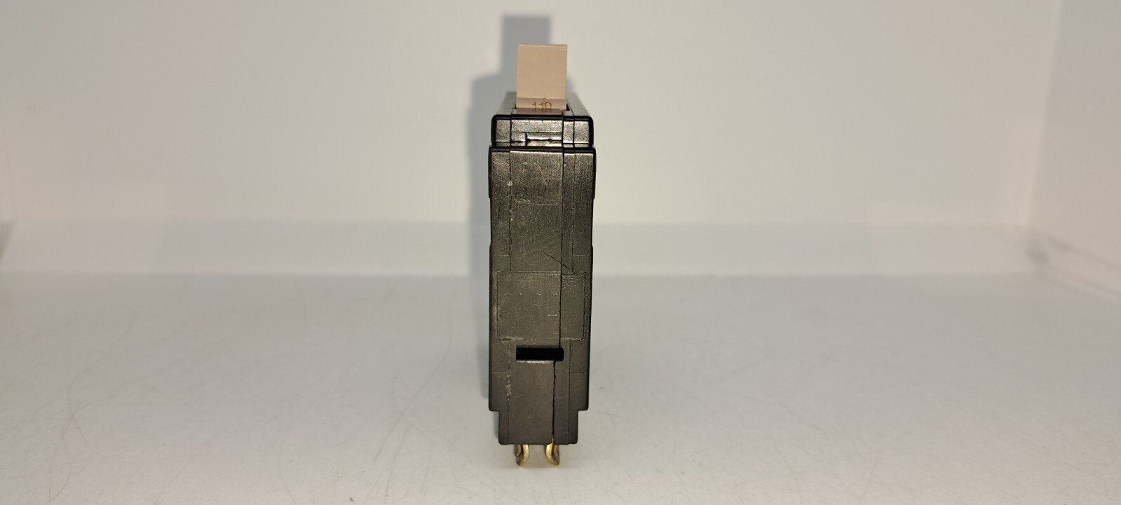EATON Cutler Hammer CHF120 20 Amp 1 Pole Circuit Breaker with Trip Indicator