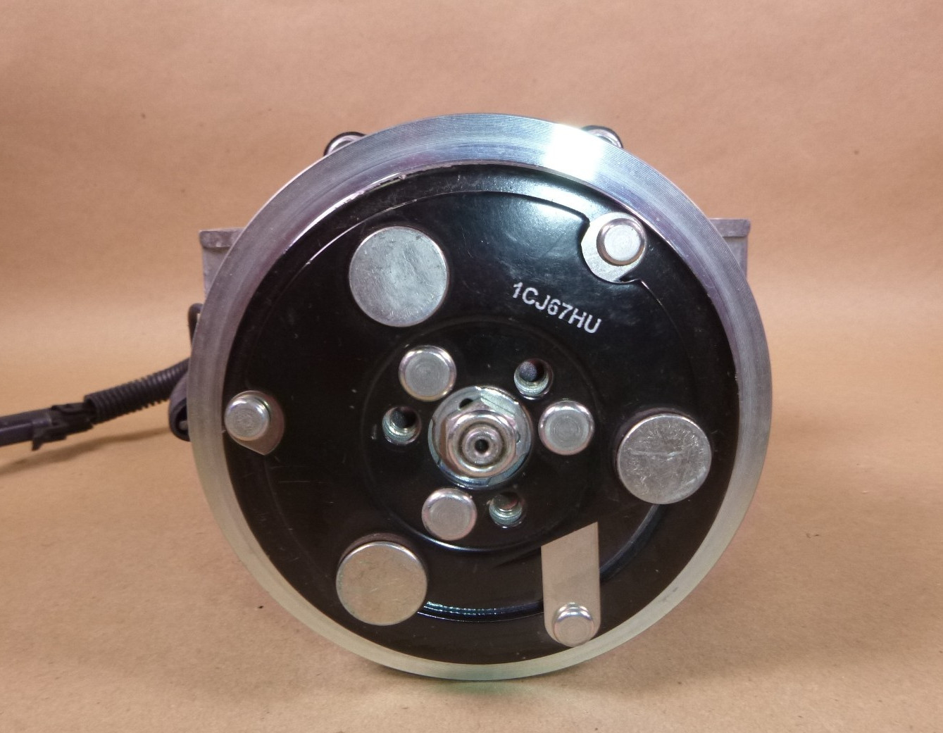 U4052 Sanden AC Compressor 24 Volt 2 Groove SD7H15 Platform 7 Cylinder R-134a