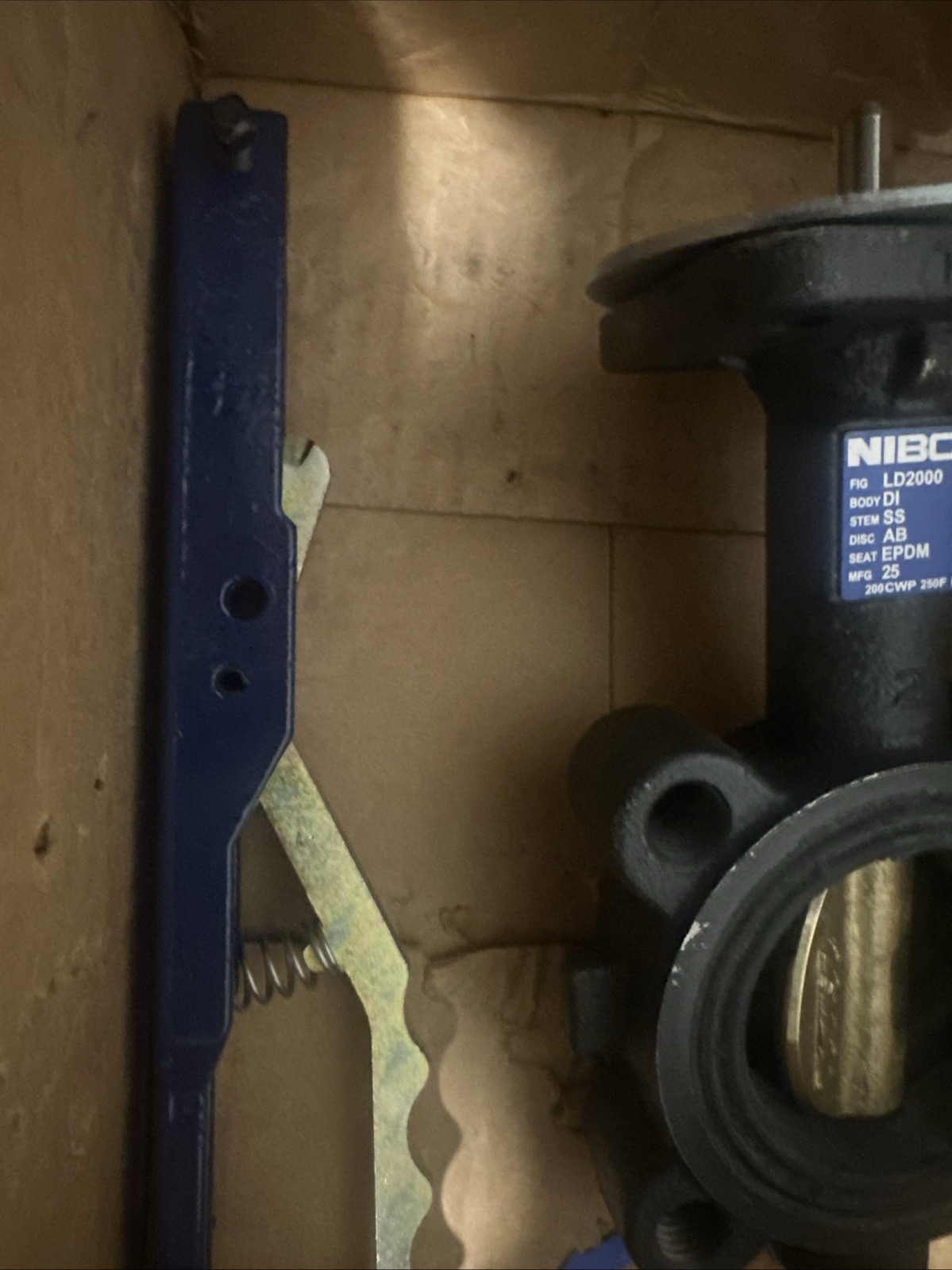 NIBCO NLG100D Butterfly 2” Valve: Manual Lug Pipe, Lever Handle, 200 Psi