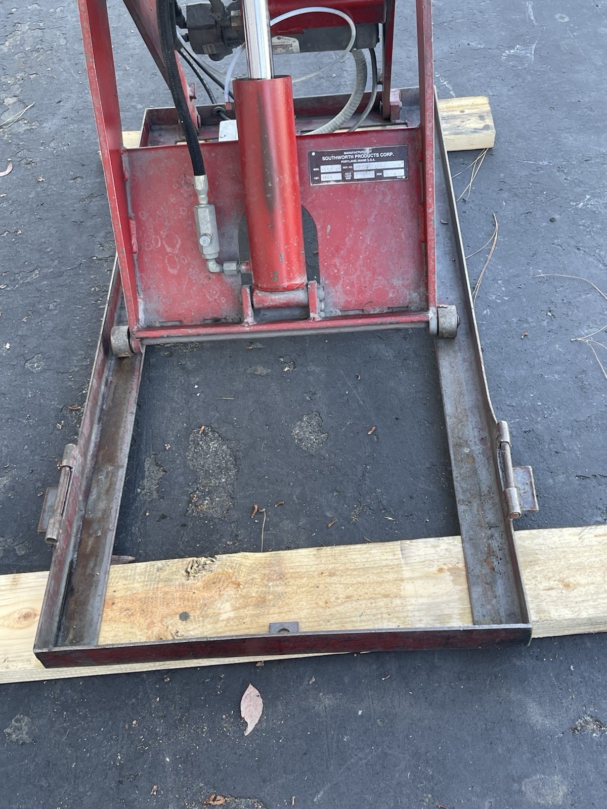 48″x 24″ Scissor Hydraulic Lift Table 6~42″ Lift Southworth 1500 Lbs. 115V(26A3)