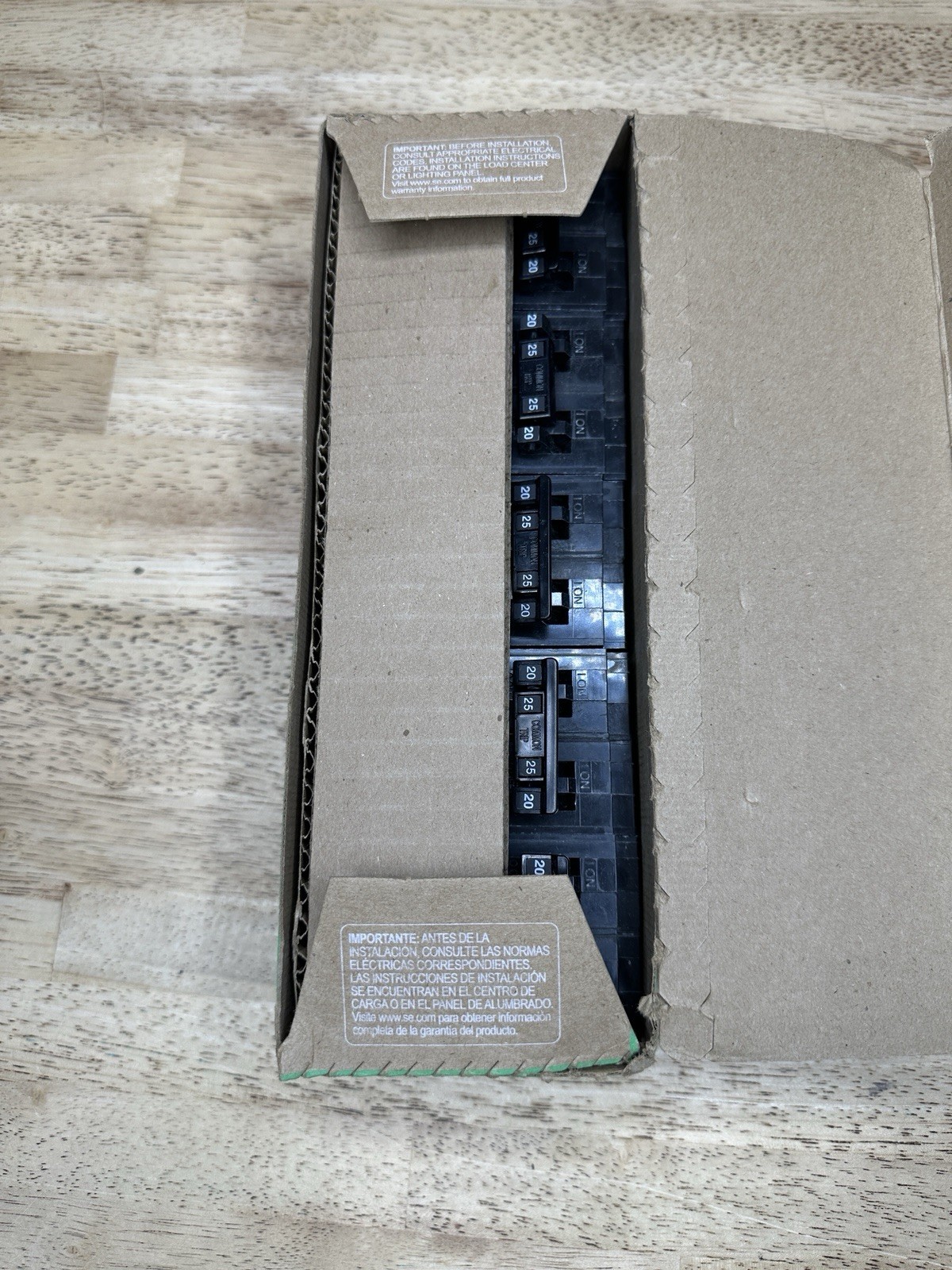 Square D HOMT220225CP Homeline Tandem Circuit Breaker 20/25A 2-Pole Lot of 5
