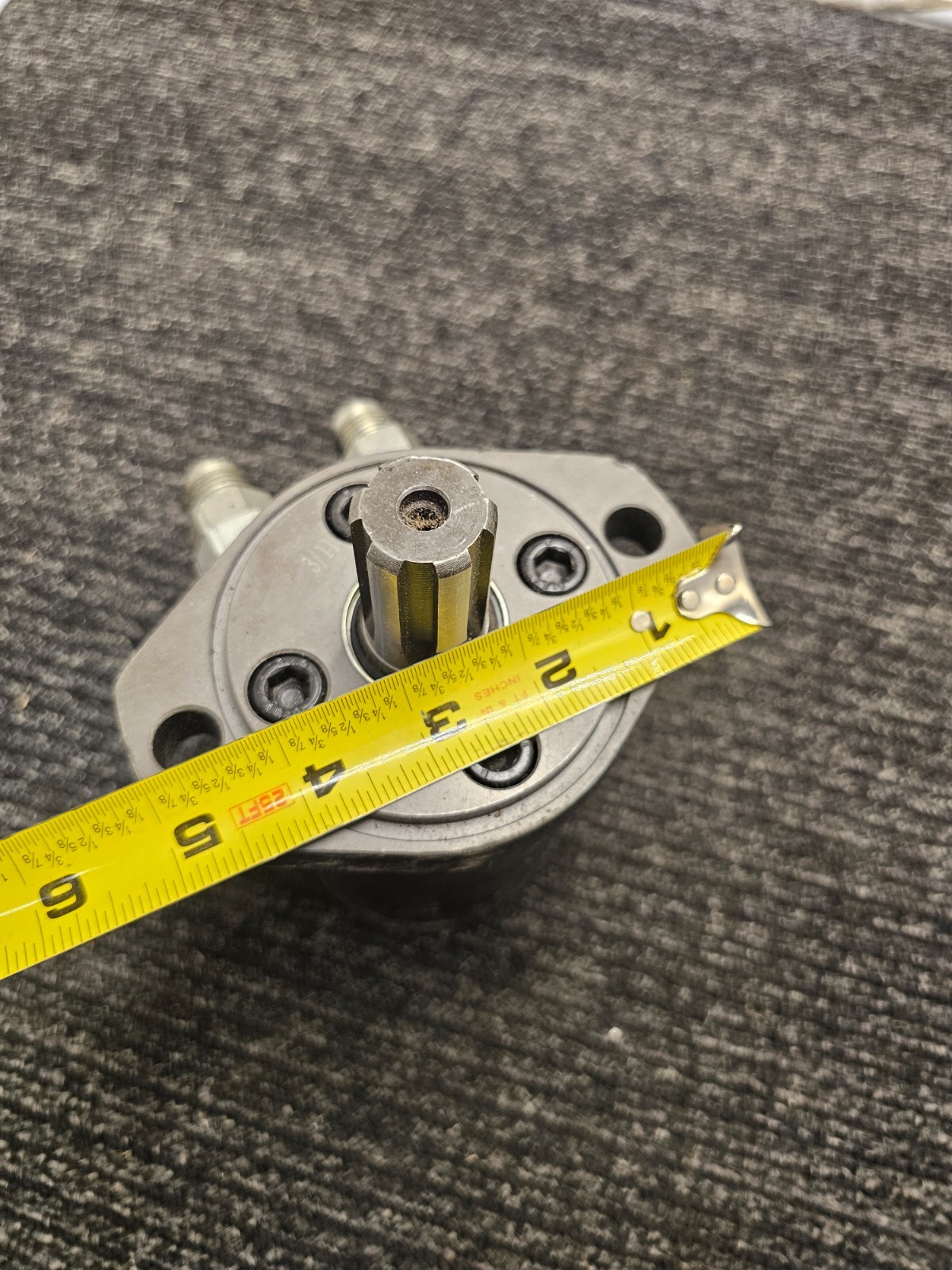Hydraulic Motor Replacement Heavy Duty 5-1/2″ x 5″ Size Black, Silver