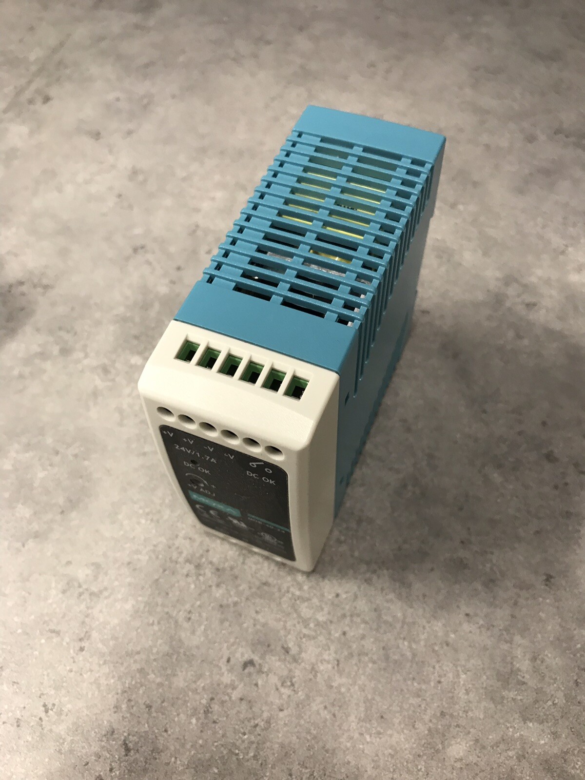 NEW MOXA MDR-40-24 DIN RAIL POWER SUPPLY OUTPUT 24V DC INPUT 85-264VAC
