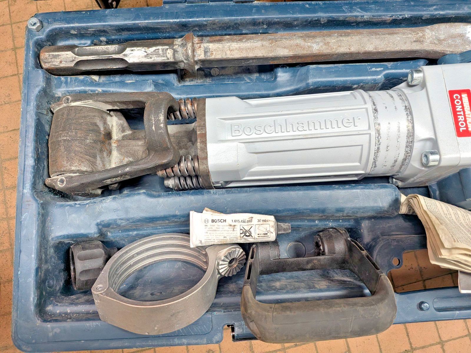 🤠 BOSCH CORDED DEMOLITION JACKHAMMER GSH16 – 28