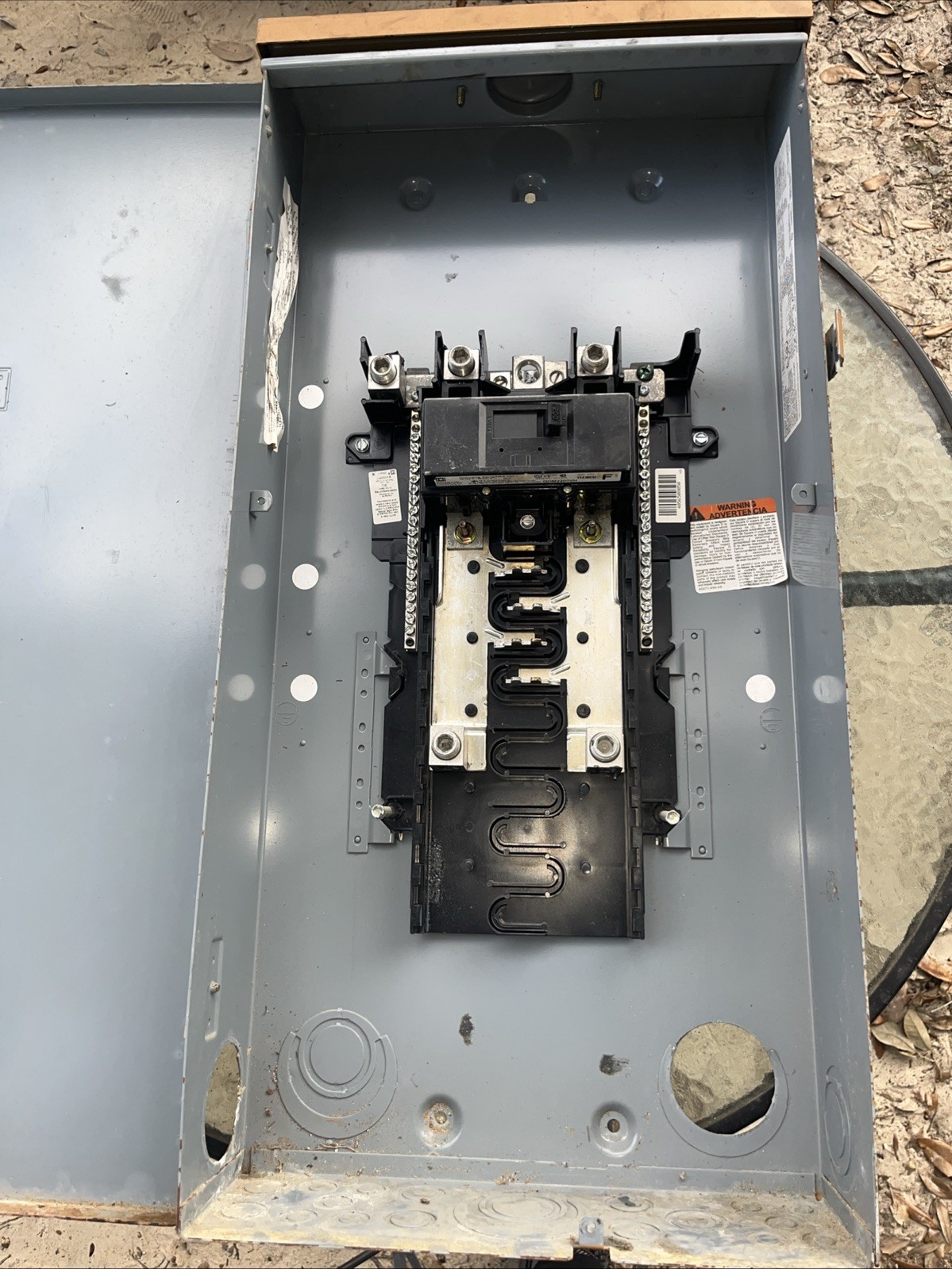 Square D HOM816M200PFTRB 120/240 Vac, With 200A Main Breaker (A)