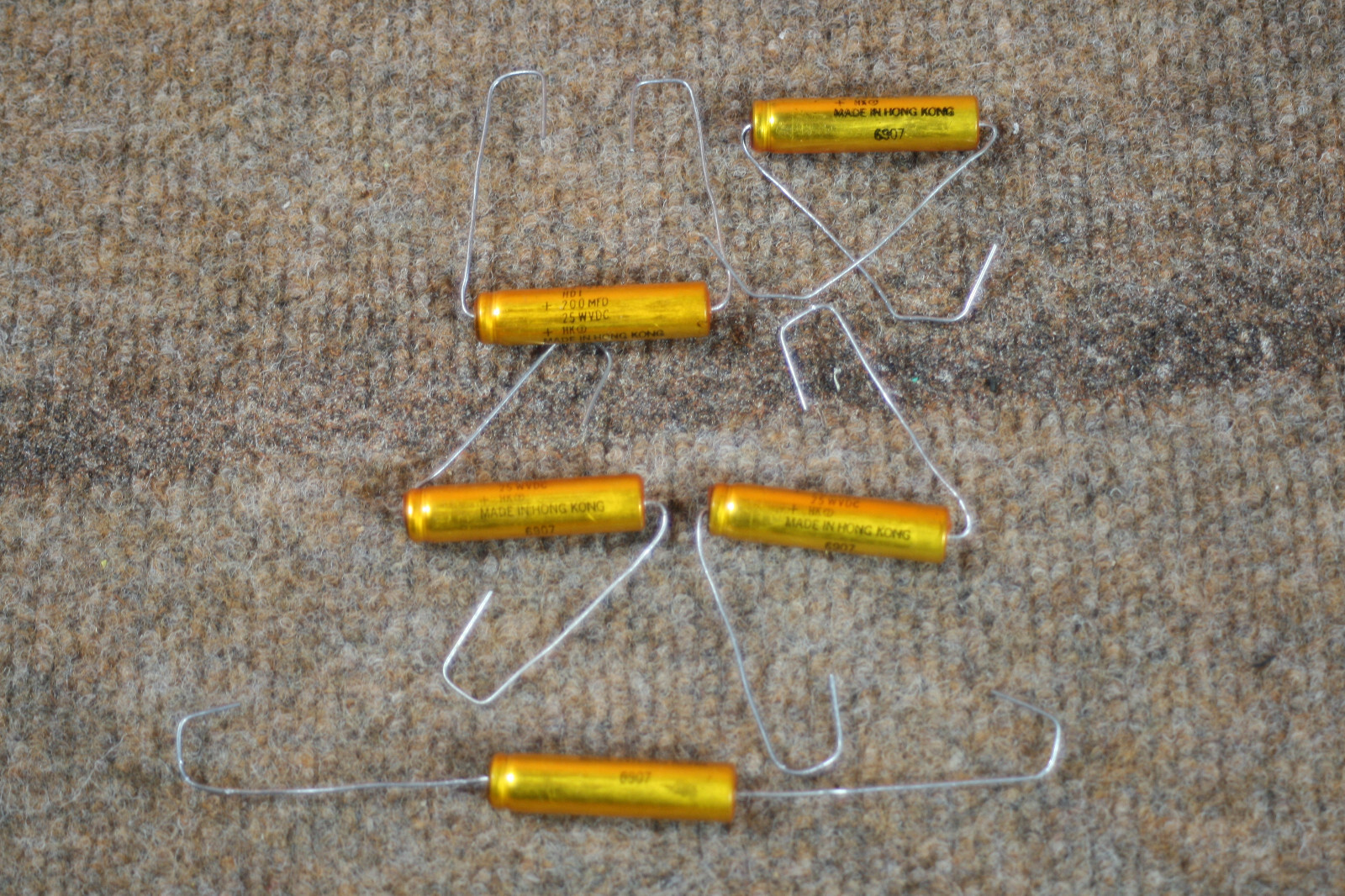 Pack 10 200uF 25V Axial Electrolytic Capacitor Volts DC 200mfd 25VDC