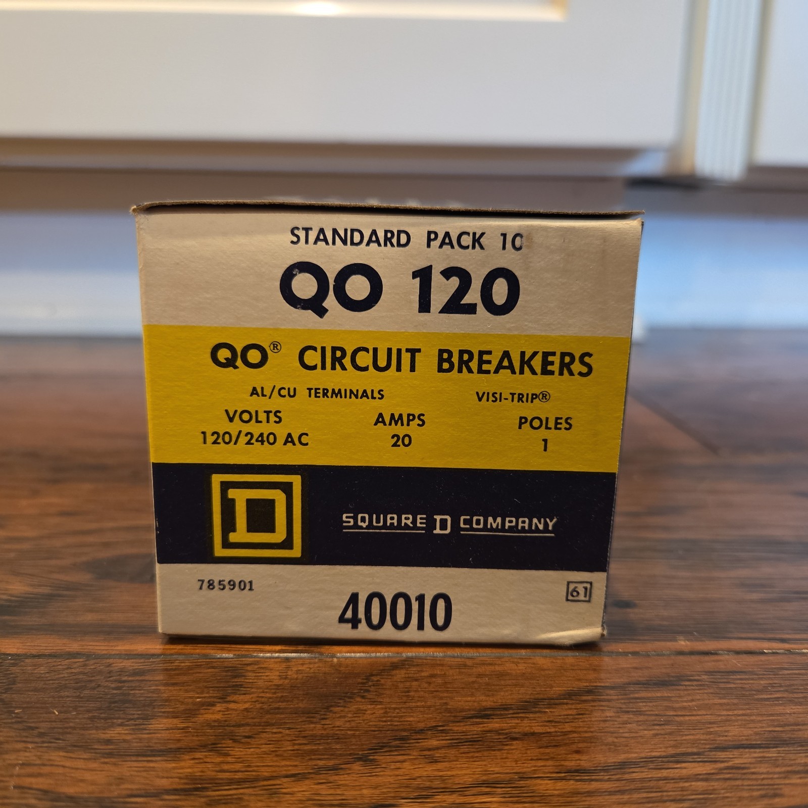 Square D QO120 Plug-On Circuit Breaker 20A 1-Pole 120/240V (10 Pack)