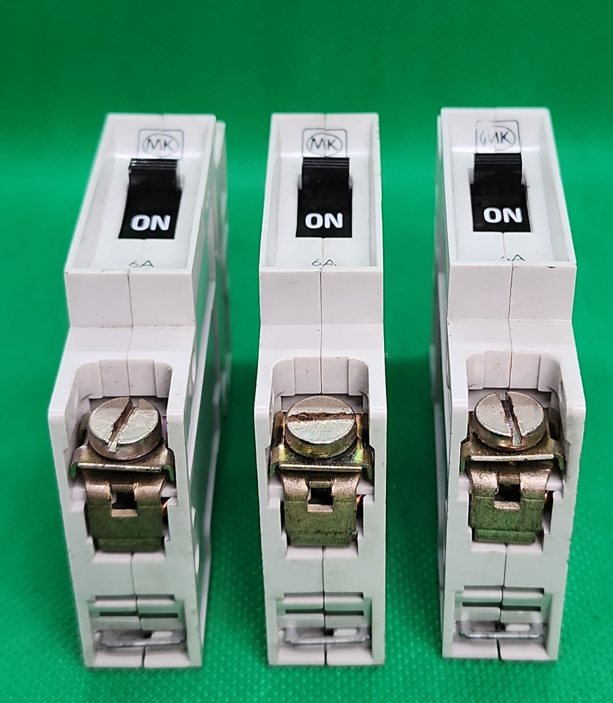 3x – MK TYPE 3 6A (2) & MK TYPE 2 6A (1) 1 POLE 240V CIRCUIT BREAKERS [3RE4-1]