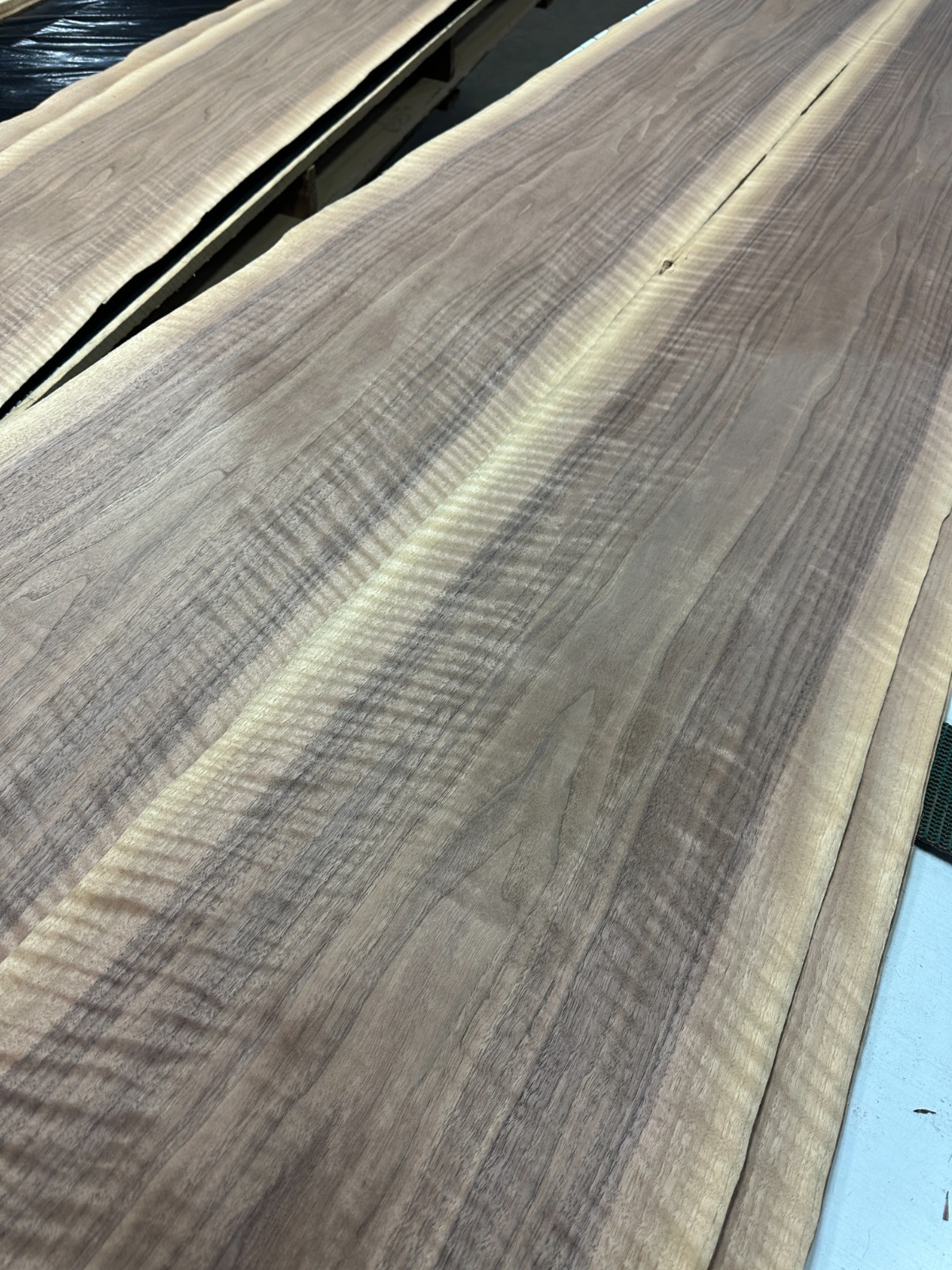 Walnut Raw Wood Veneer 2 sheets 100» x 12» 320K