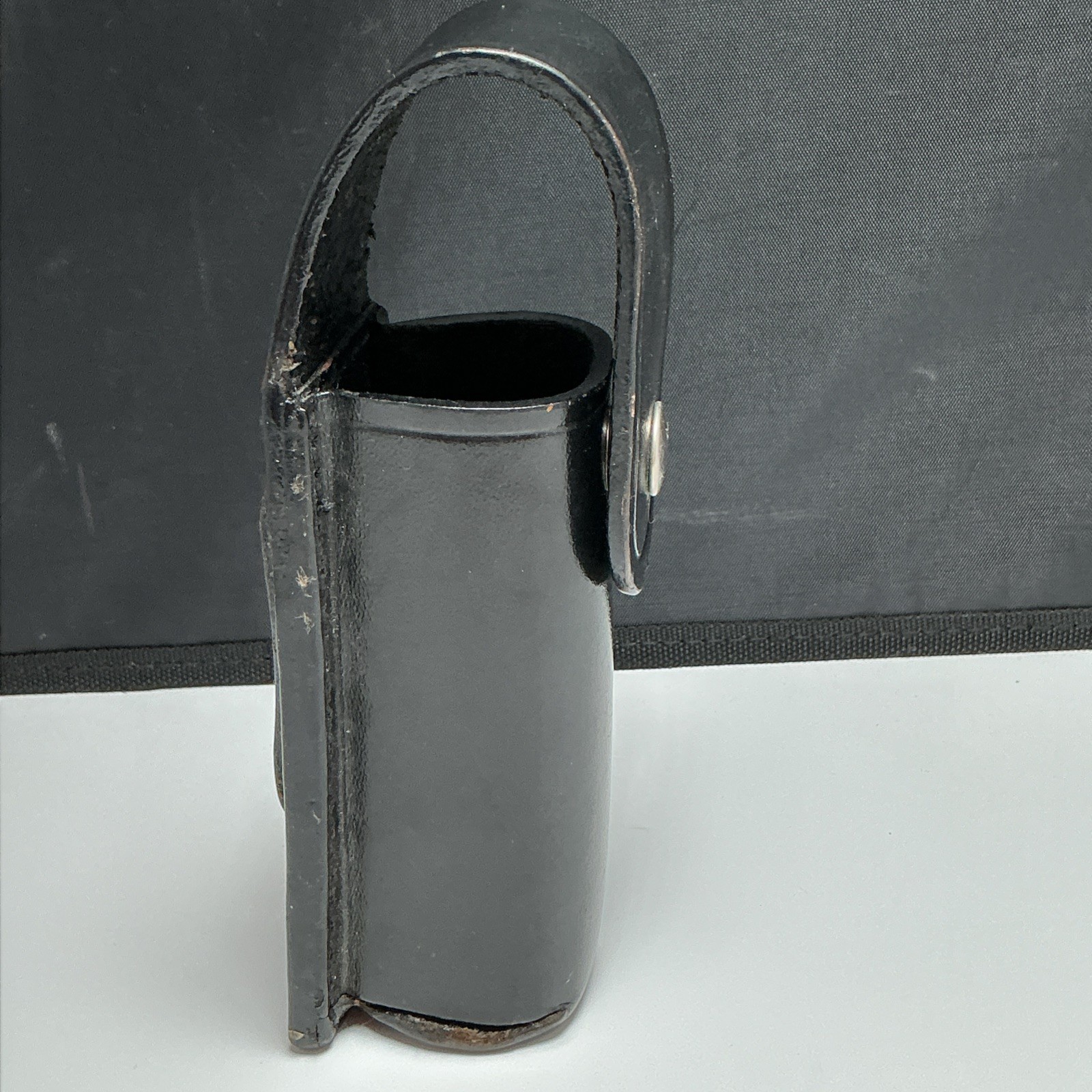 Black Molded Leather Flashlight Pouch Duty Belt Holder Stinger 26110