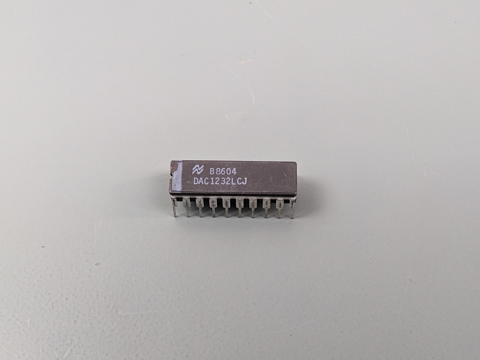 DAC1232LCJ Double-Buffered 12-Bit DAC IC